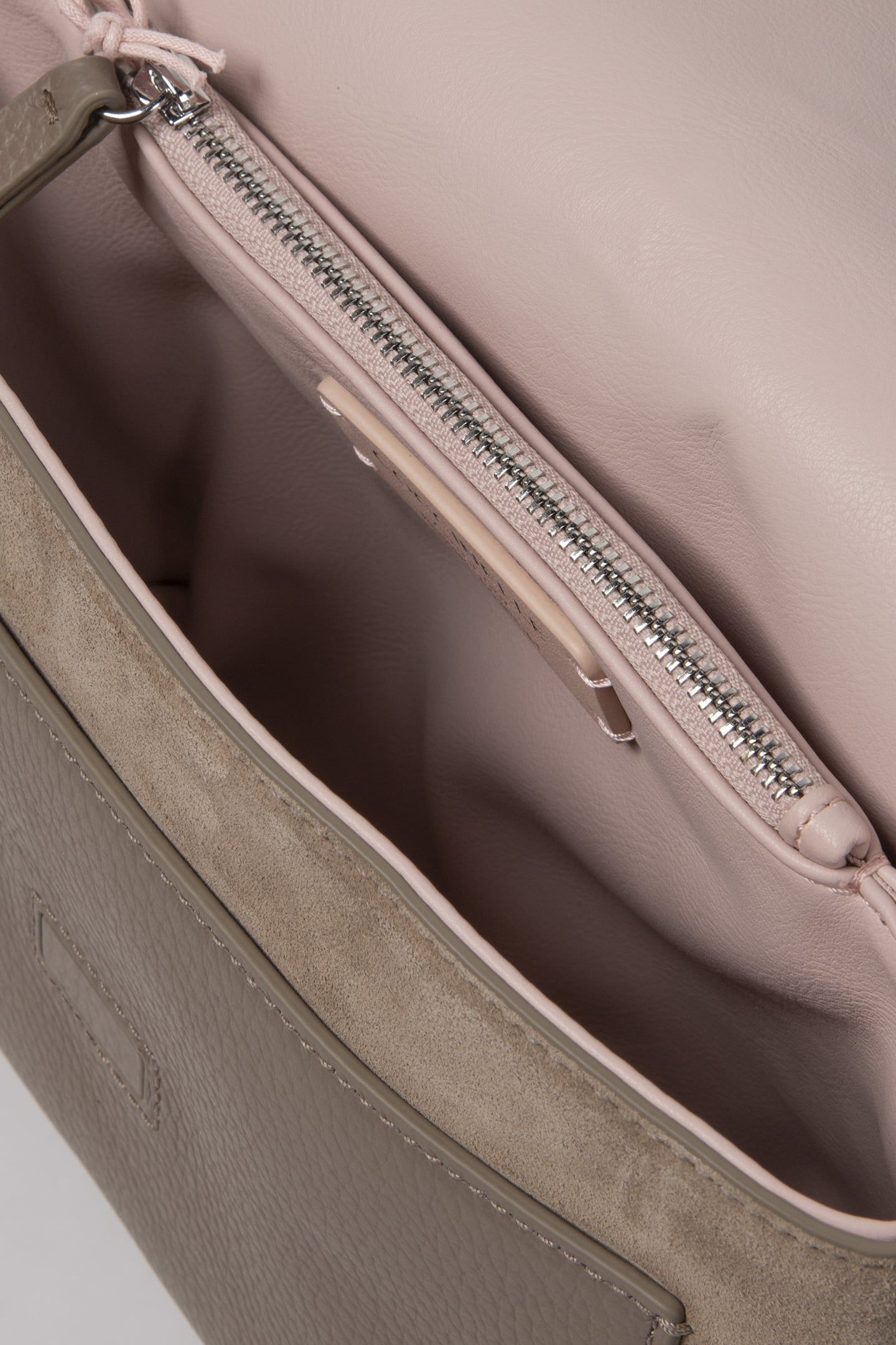 COCCINELLEDORIAN SUEDE WARM TAUPE 4