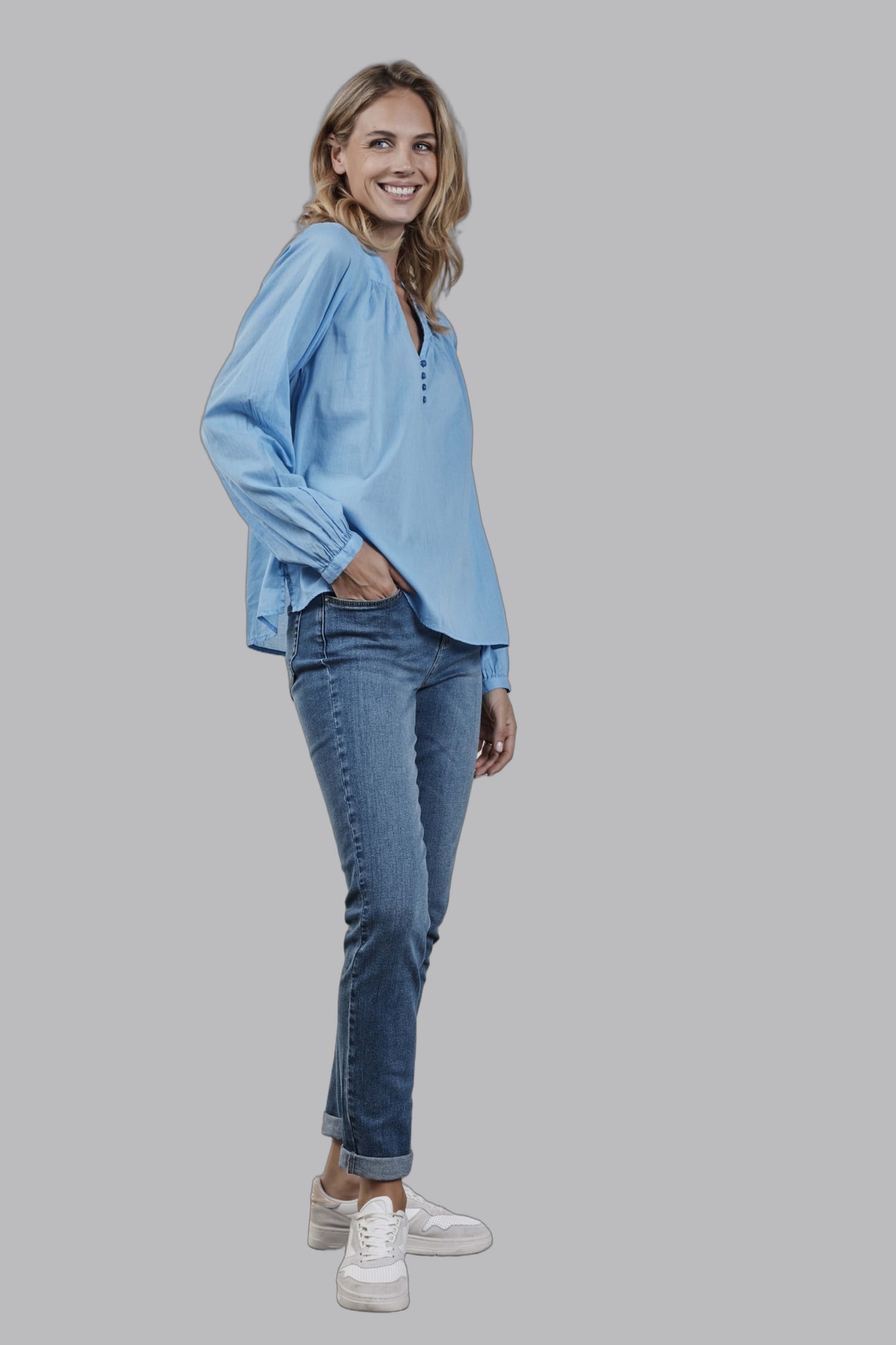 BLOUSE NELSA SKY BLUE 2