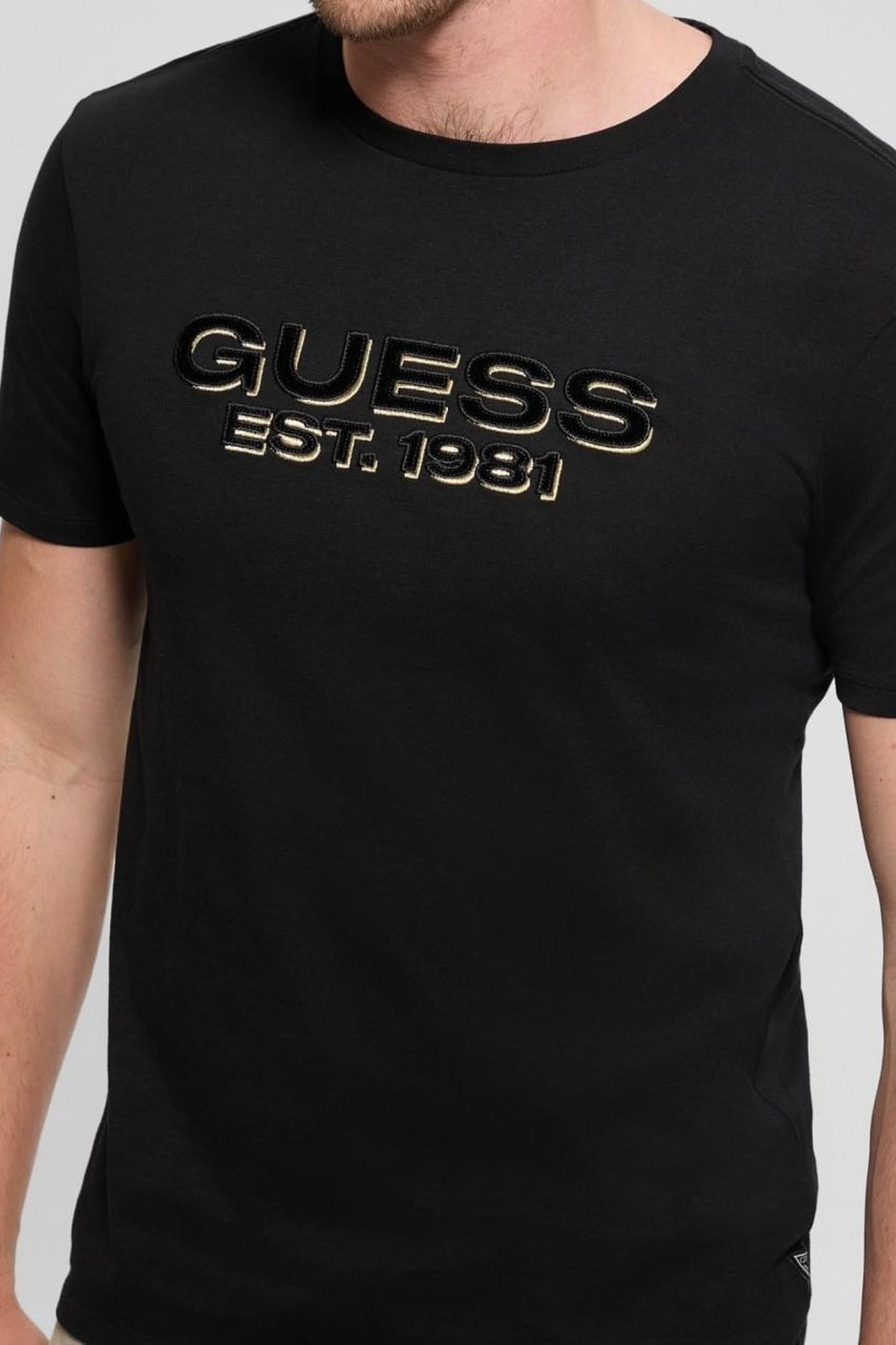 GUESS ECO SS BSC VELVET LOGO T JET BLACK A996 1