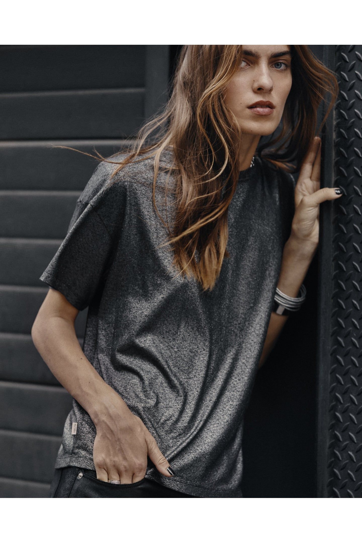 THE DARK GLITTER BASE T-SHIRT 2