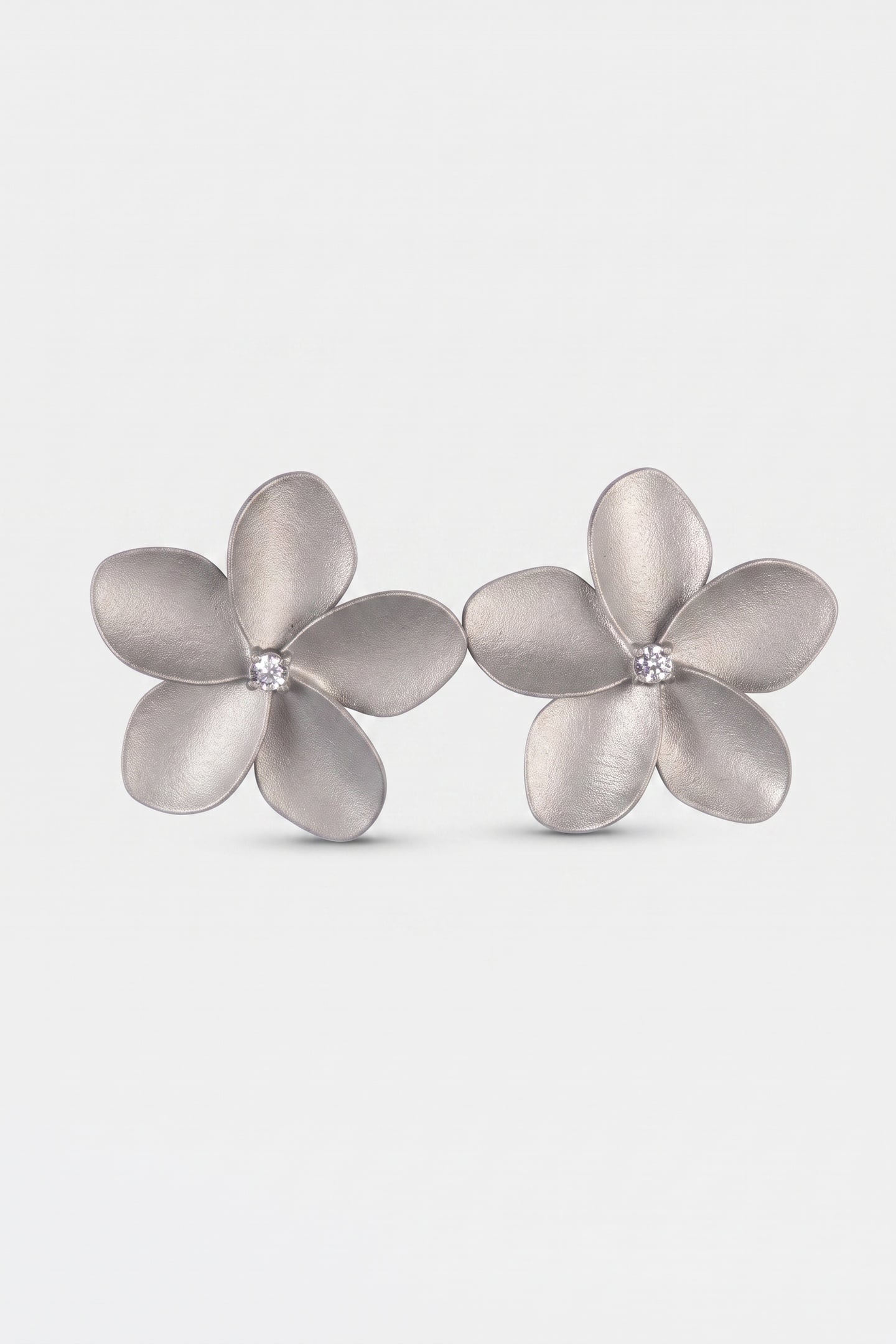 MAHINA CLUB EMPOWHER OHRRINGE SILVER 3