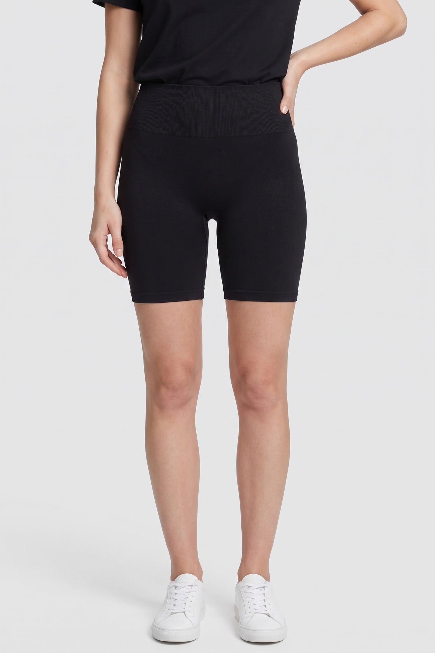 SHY SHINY SEAMLESS SHORTS BLACK 1