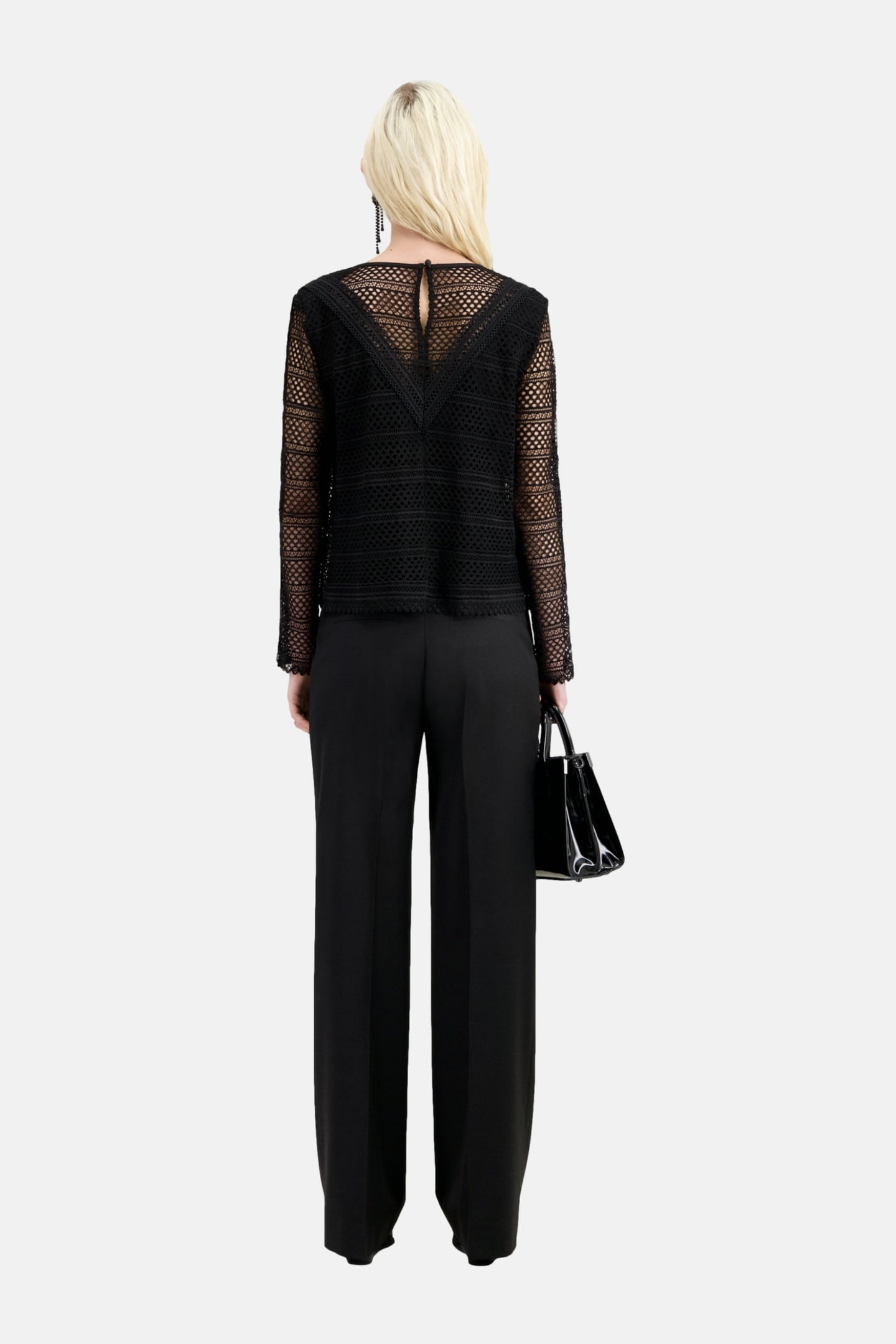 LONG-SLEEVED GRAPHIC LACE TOP BLACK 3