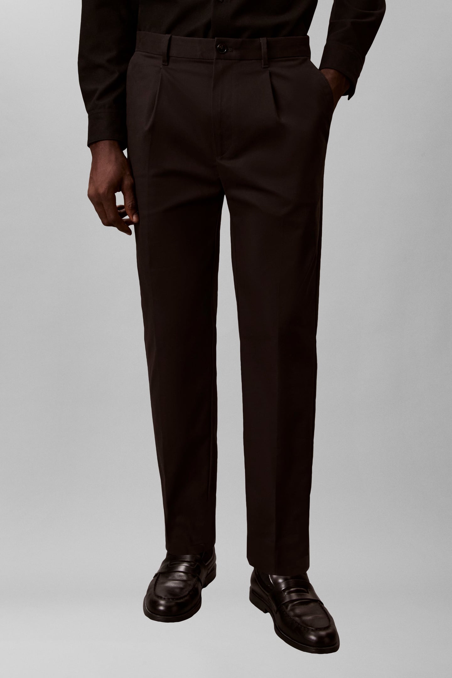 TAPERED STRETCH SATEEN CHINO TROUSERS BLACK 5
