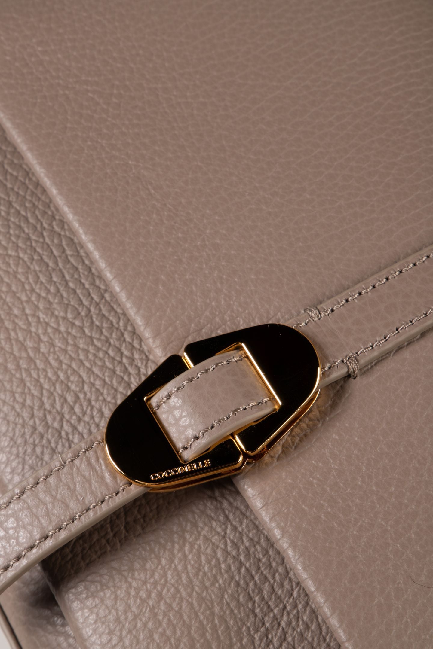 COCCINELLEDORIAN WARM TAUPE 4