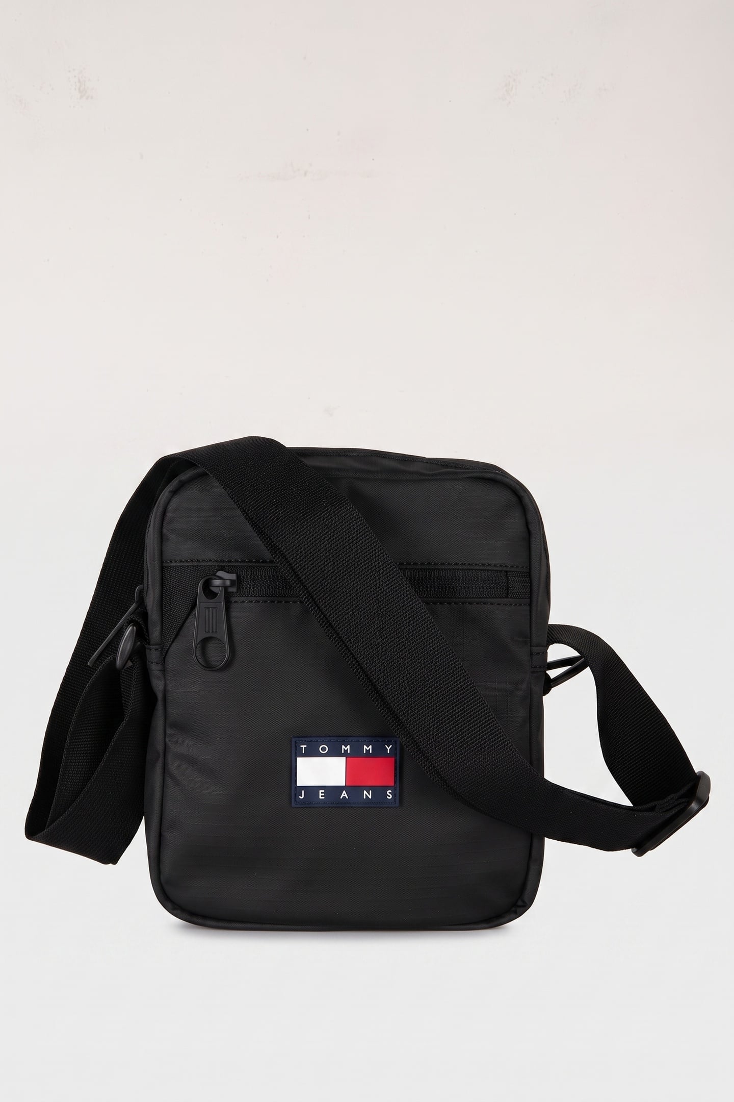 DAILY TECH REPORTER CROSSOVER BAG BLACK 2