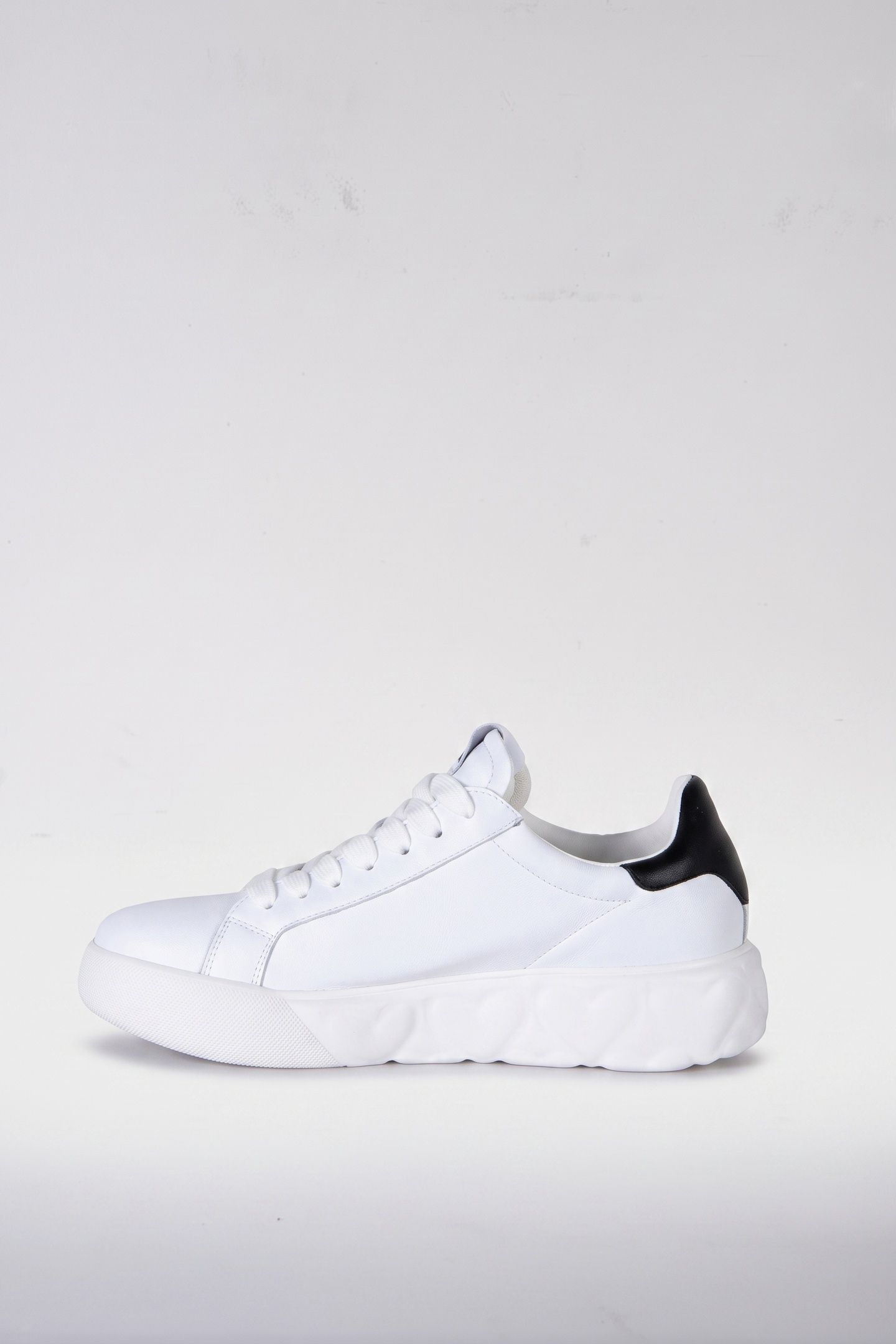 SNEAKERS WHITE 2