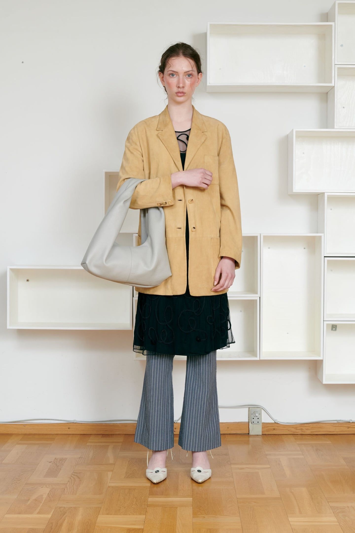SMALL ALMA SOFT GREY 3