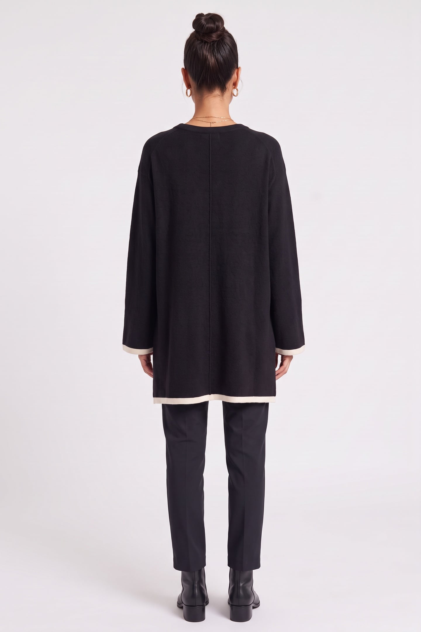 PUEBLO BOUCLÉ SWEATER BLACK 2