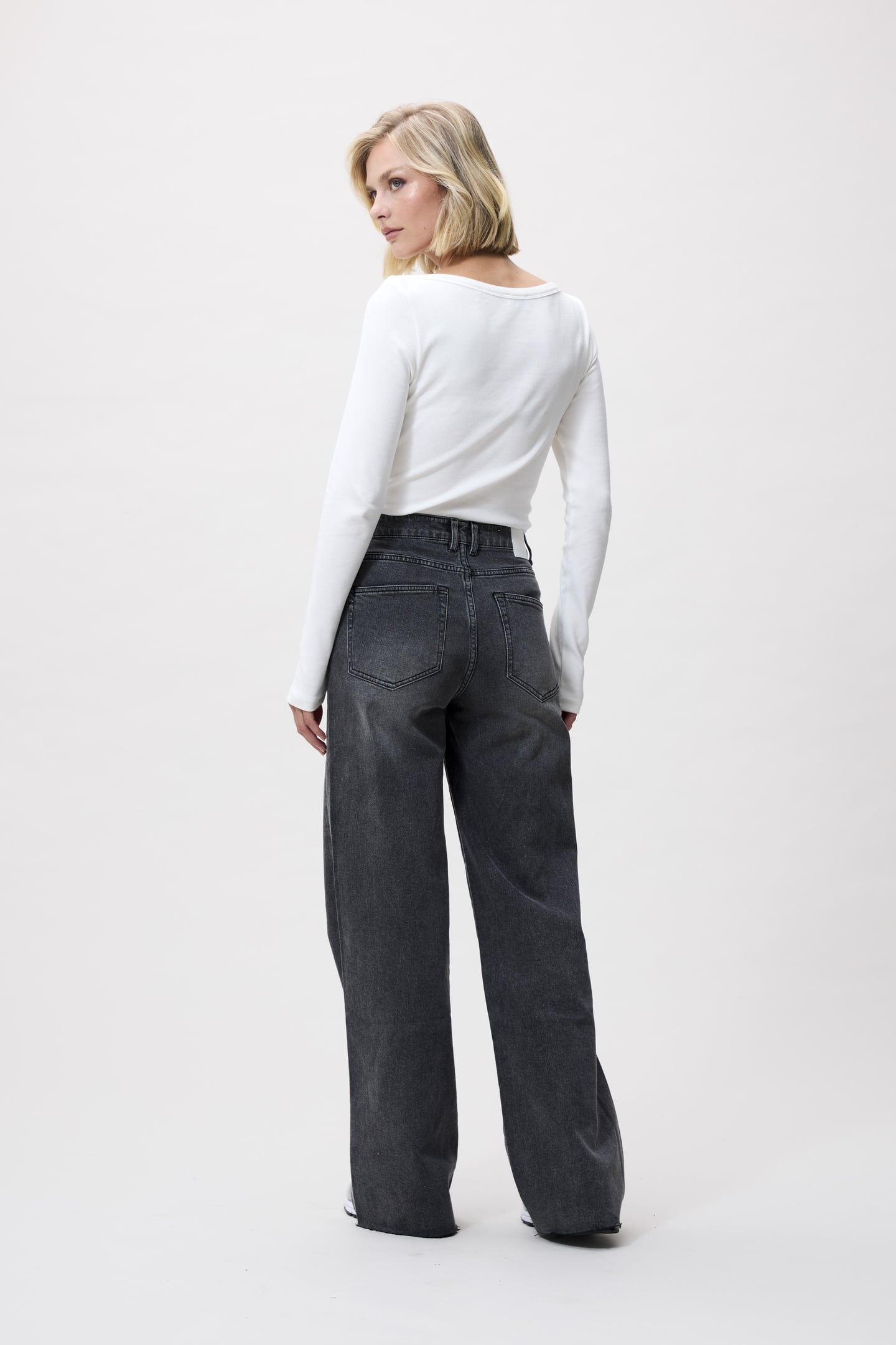 LOOSE FIT JEANS DARK GREY 2