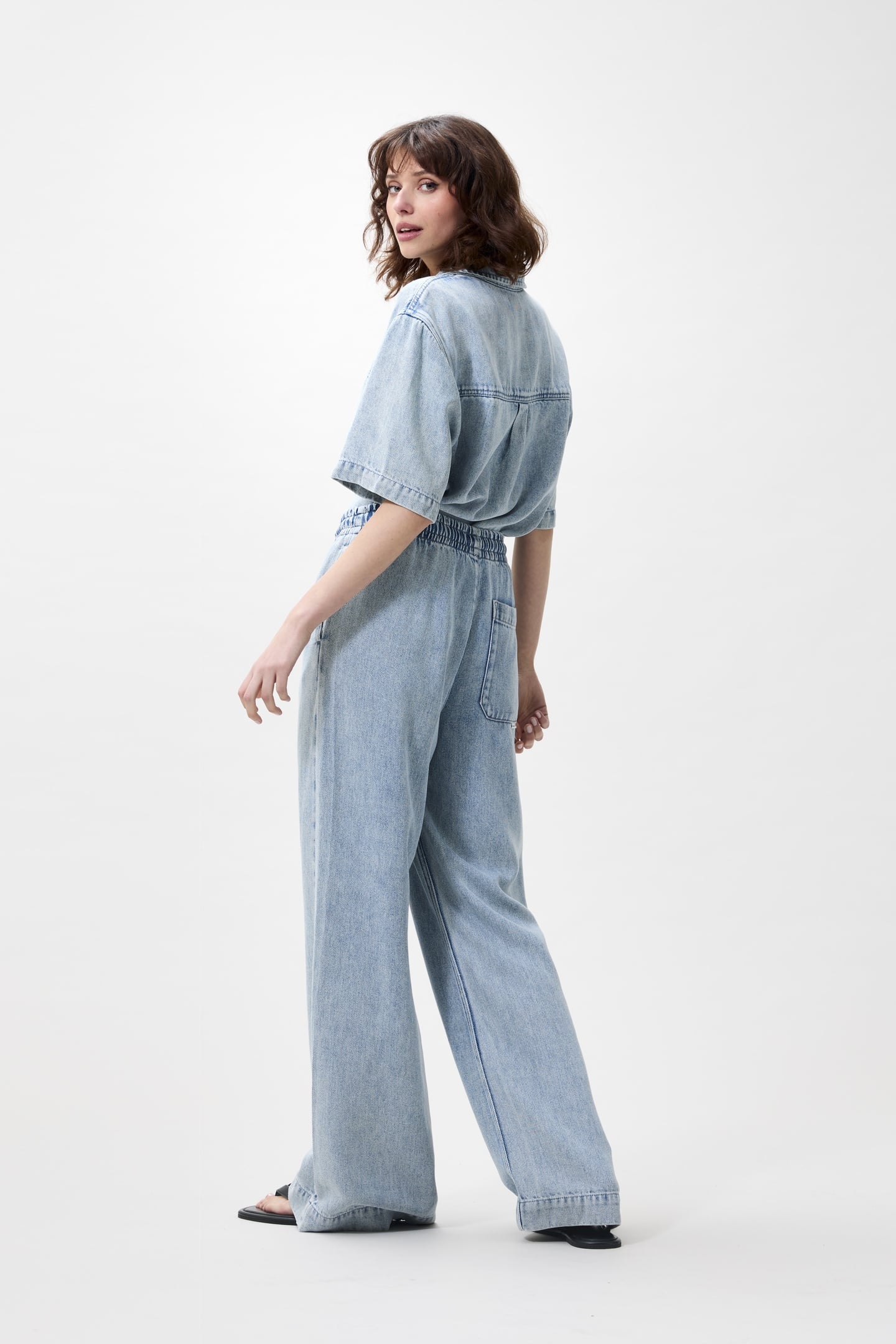 DENIM JOGGER LIGHT BLUE 2