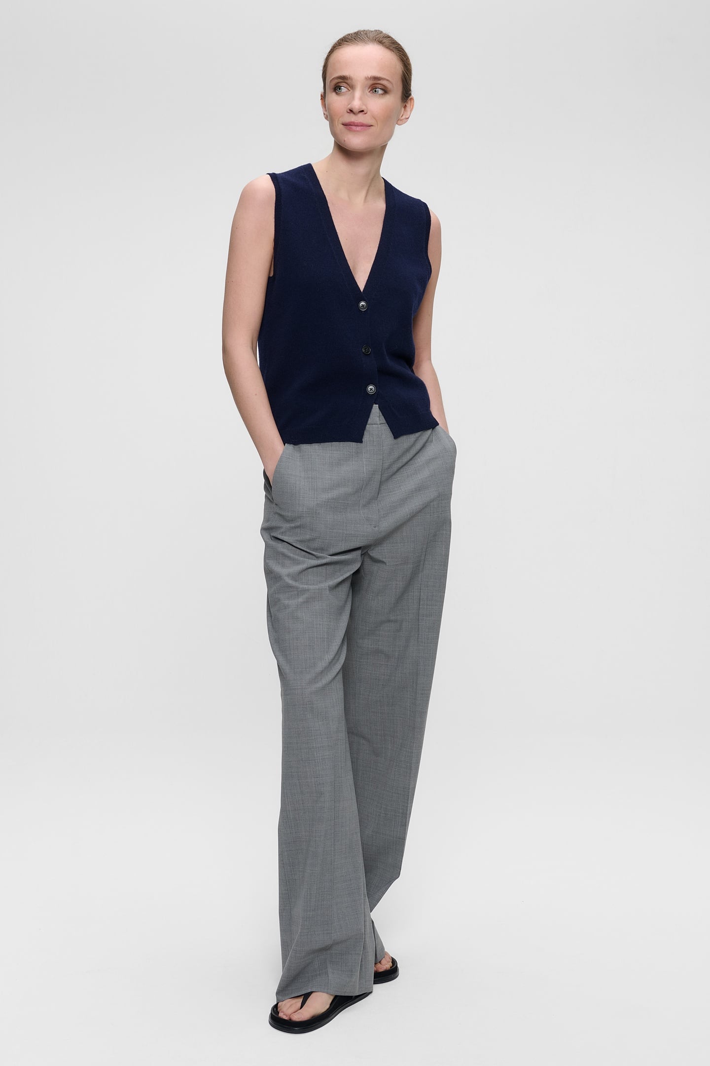 CASHMERE BLEND SLEEVELESS VEST MIDNIGHT BLUE 1