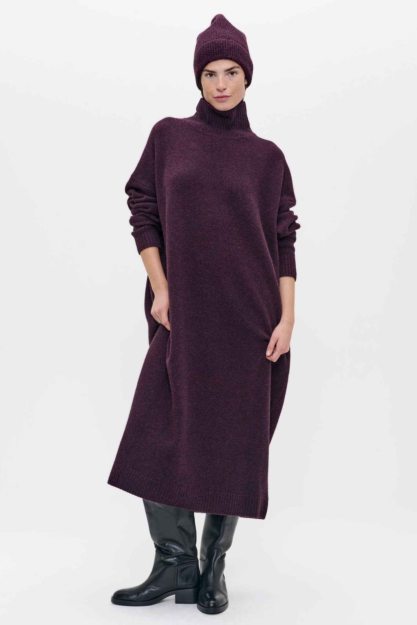 LIGHT WEIGHT WOOL BEANIE MAROON 2