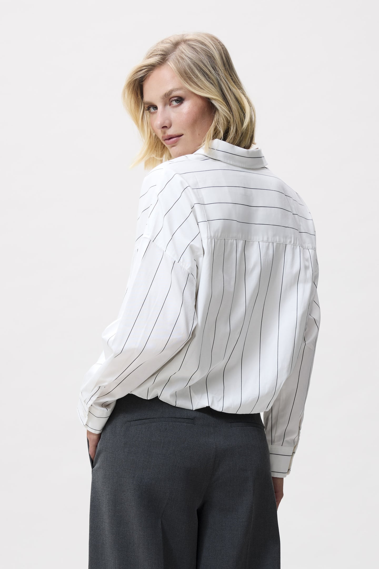 TUCK IN BLOUSE OFF WHITE 4