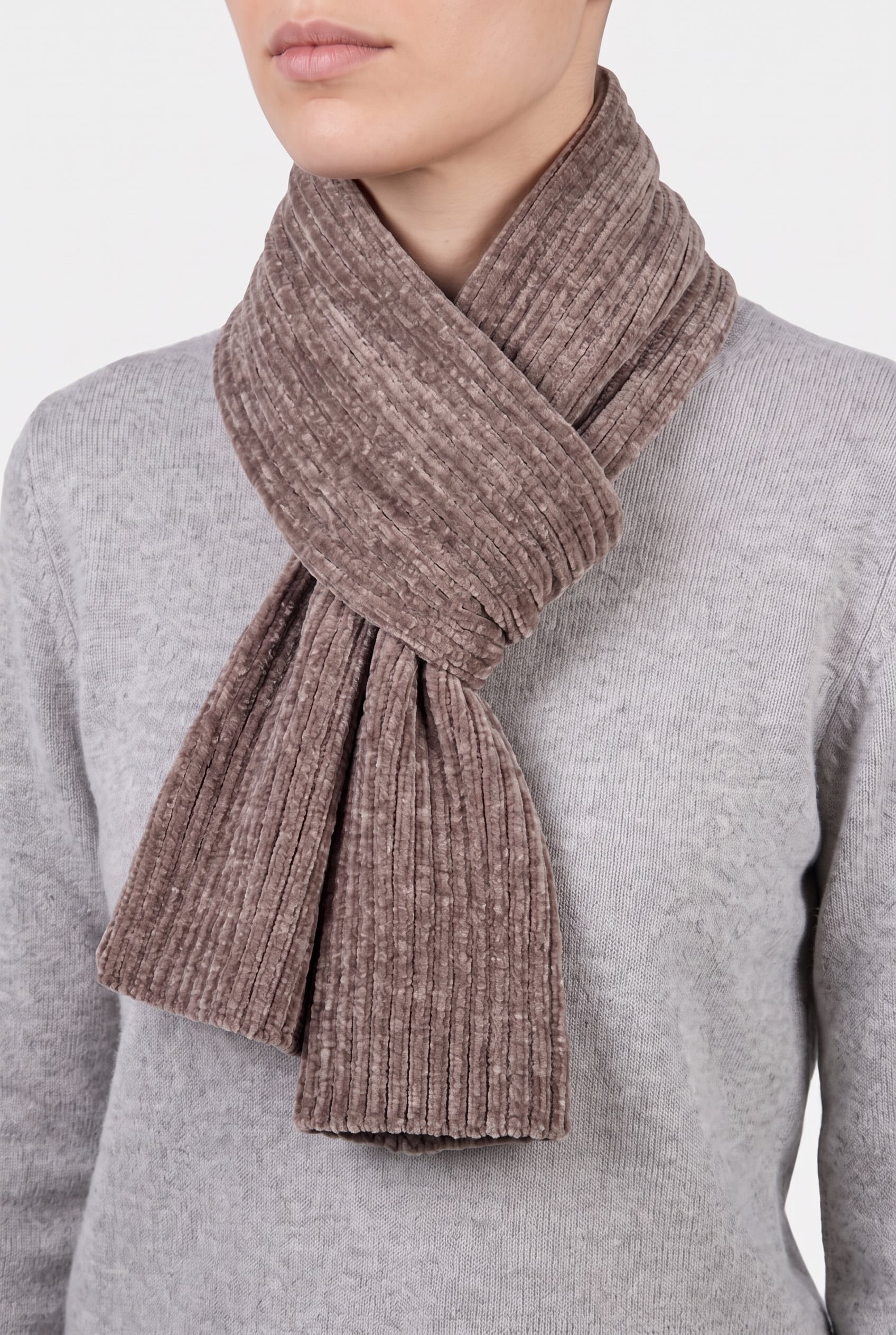 DELILAH CHENILLE SCARF BEIGE 1