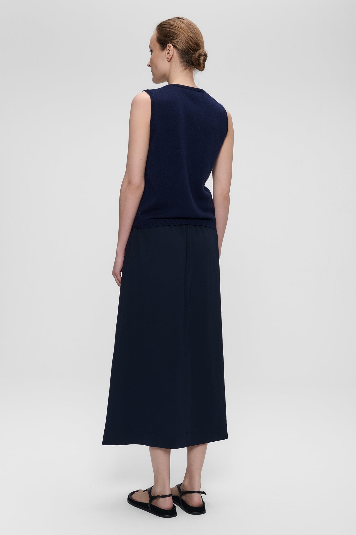 CASHMERE BLEND SLEEVELESS VEST MIDNIGHT BLUE 3
