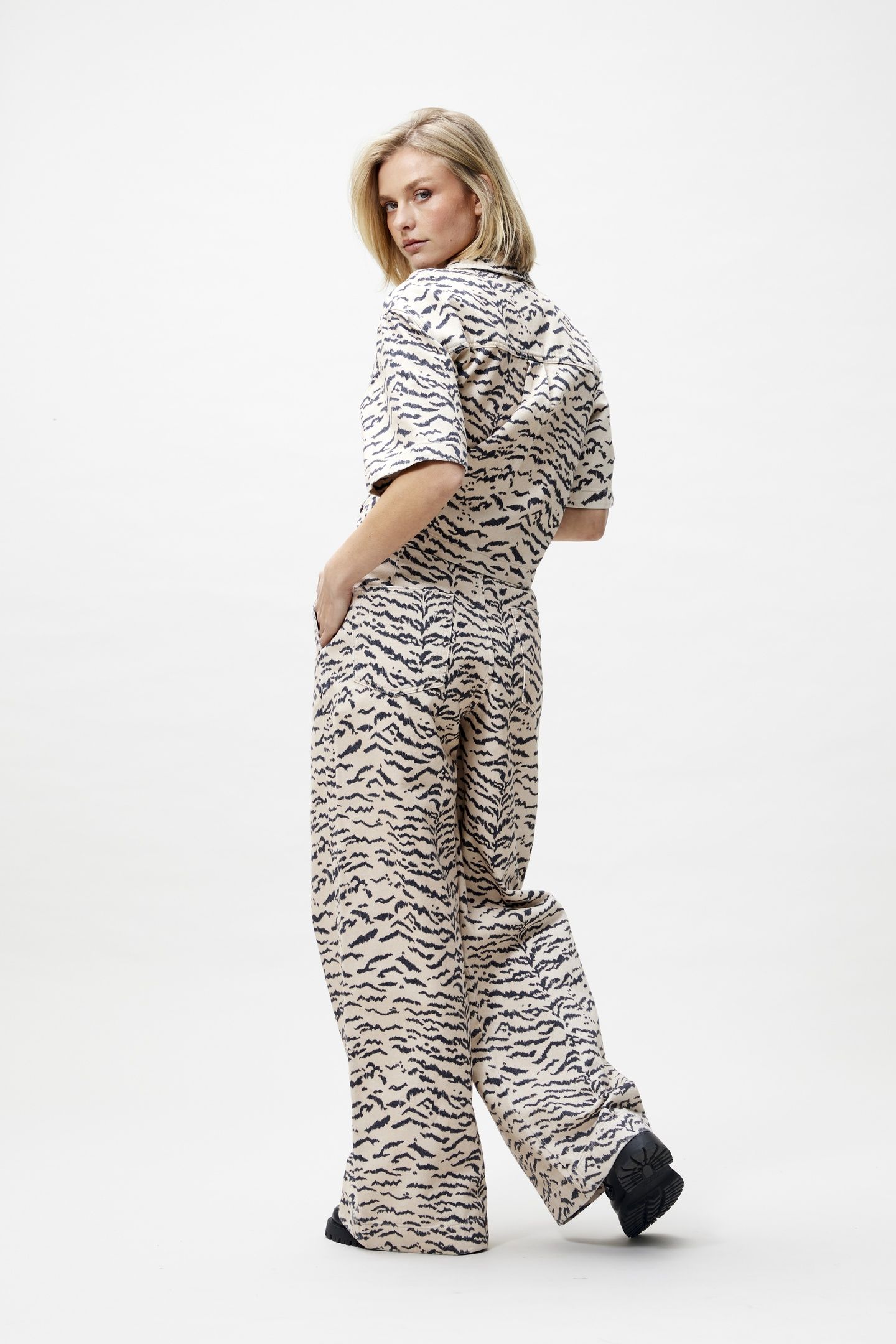 WIDE LEG TIGER JEANS INCENSE 2