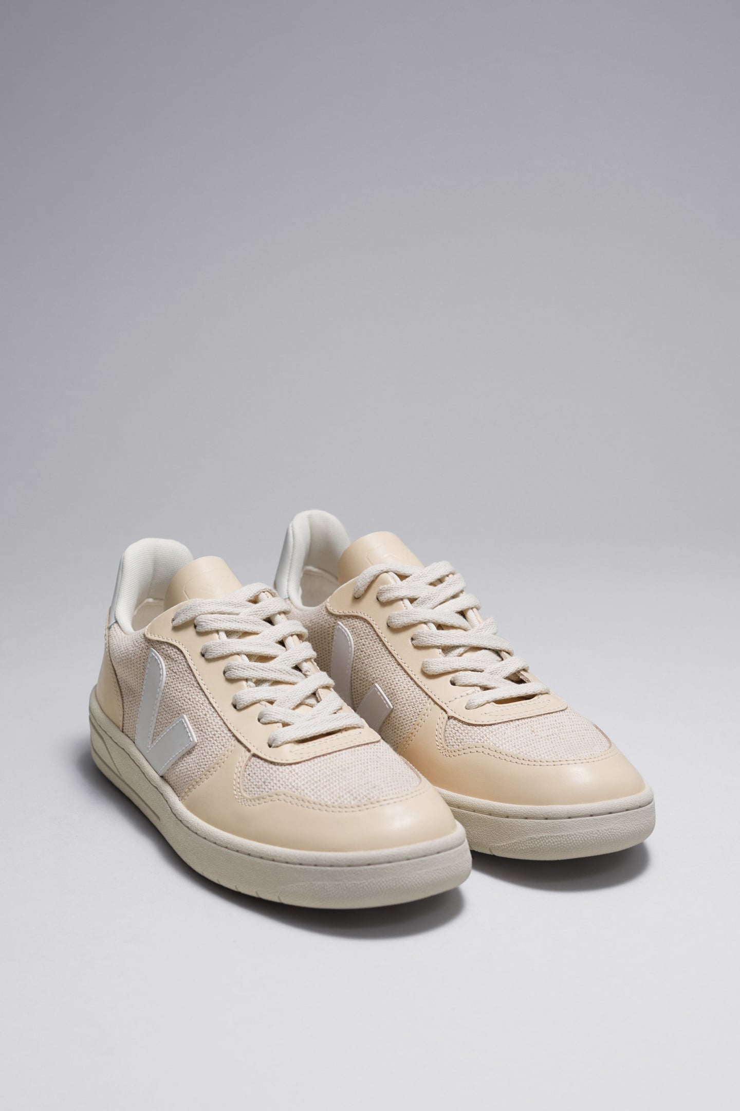 VEJA V-10 MESH WHITE 2