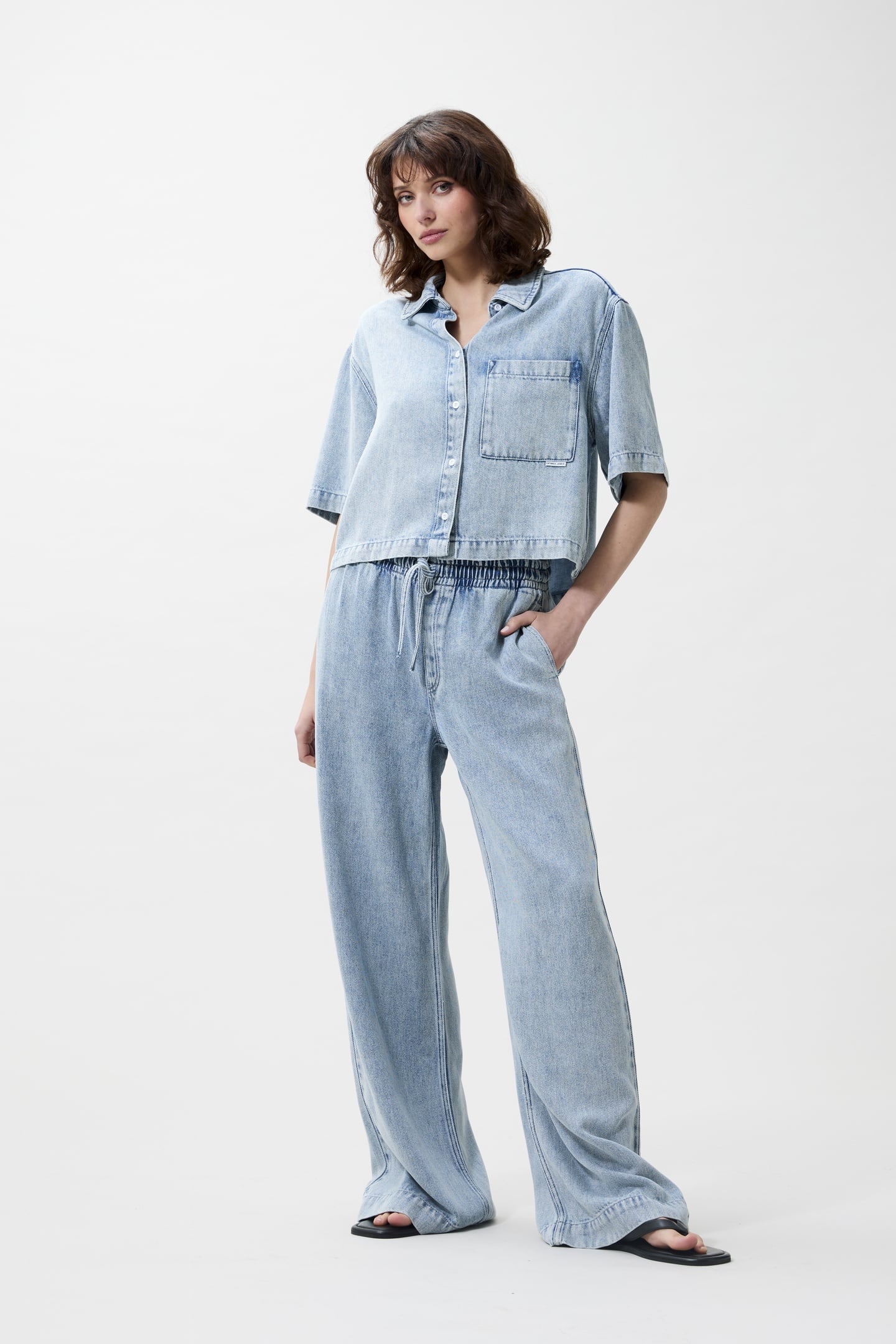 DENIM JOGGER LIGHT BLUE 1