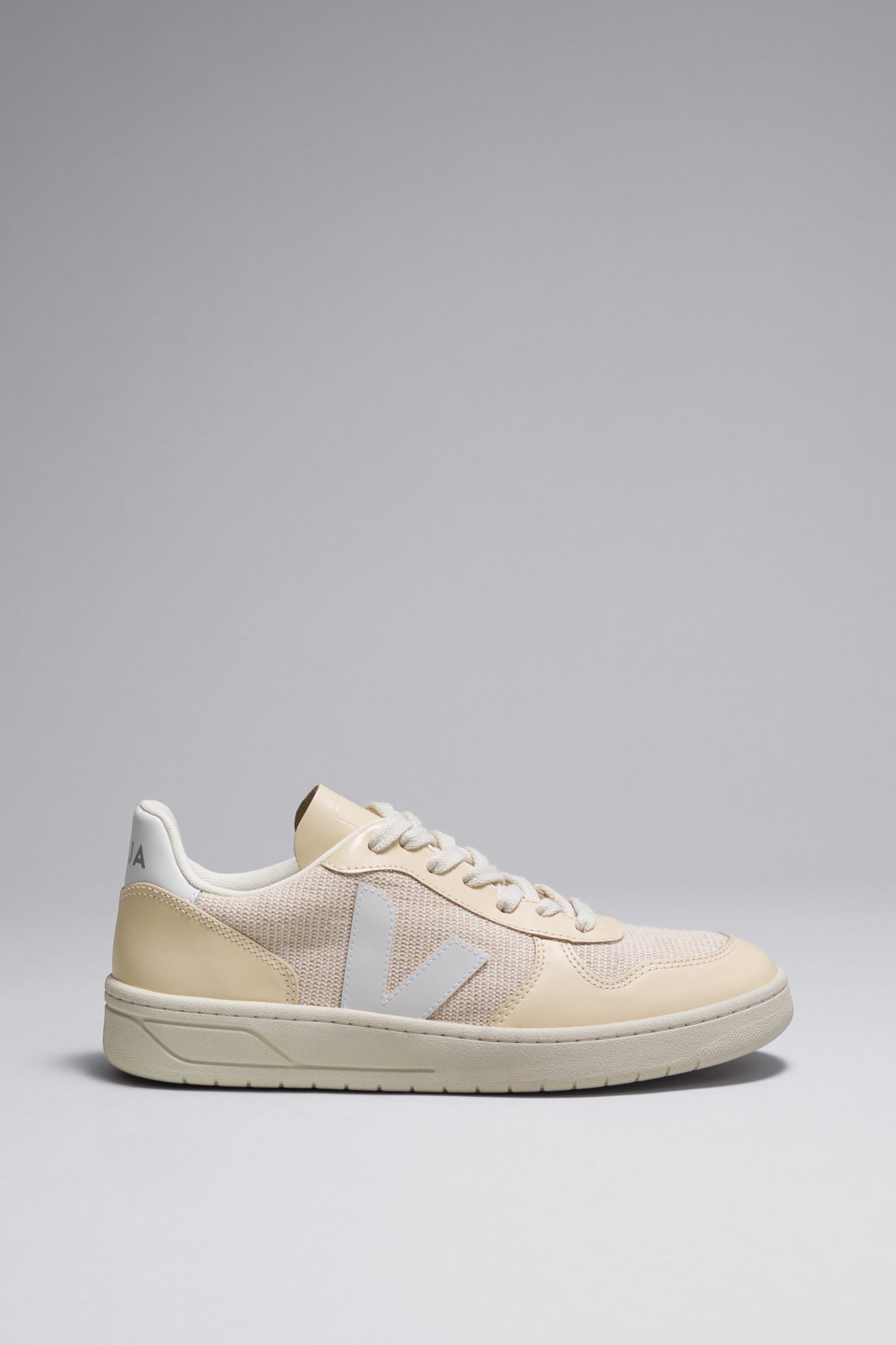 VEJA V-10 MESH WHITE 1