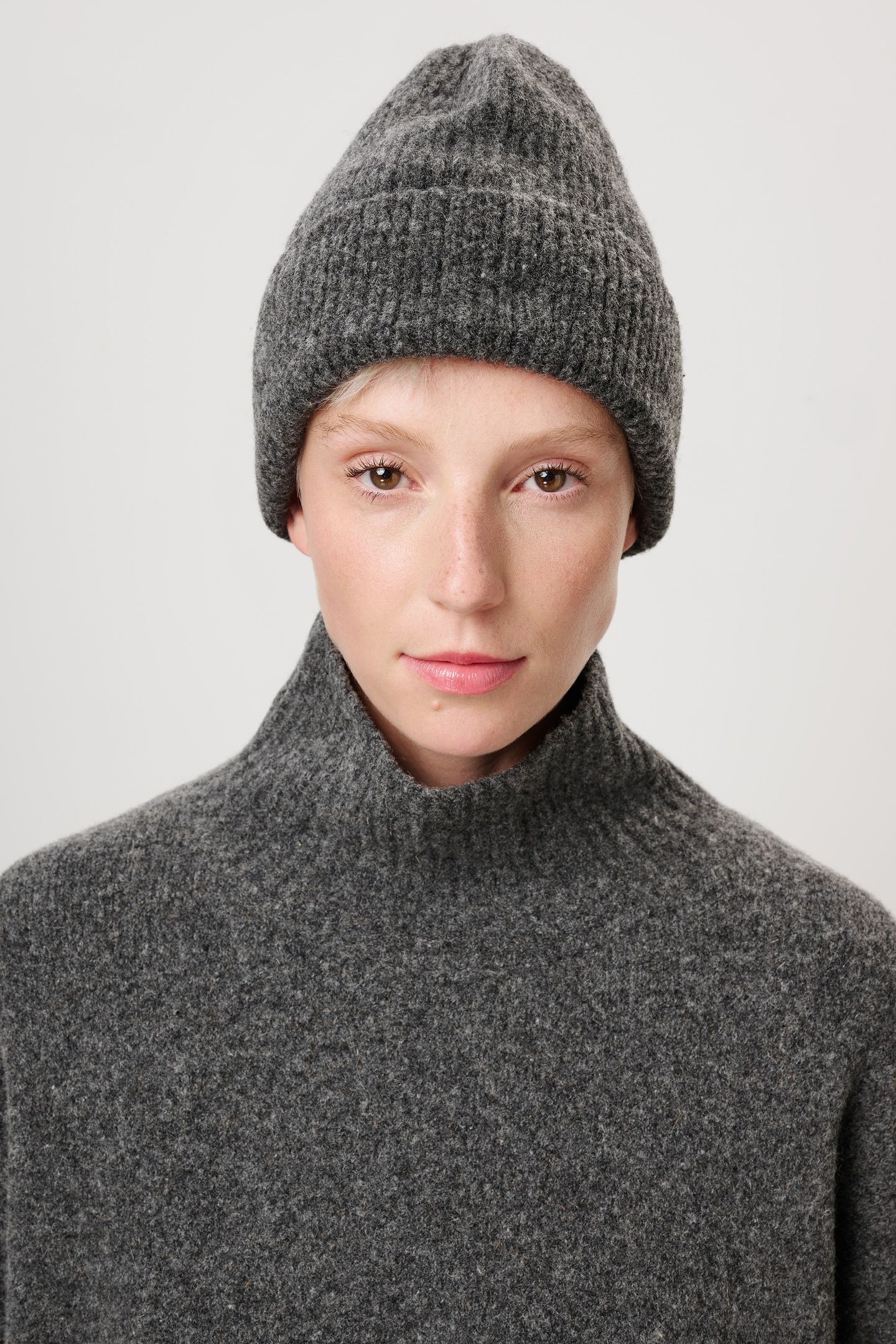 BOB BEANIE CHARCOAL 1
