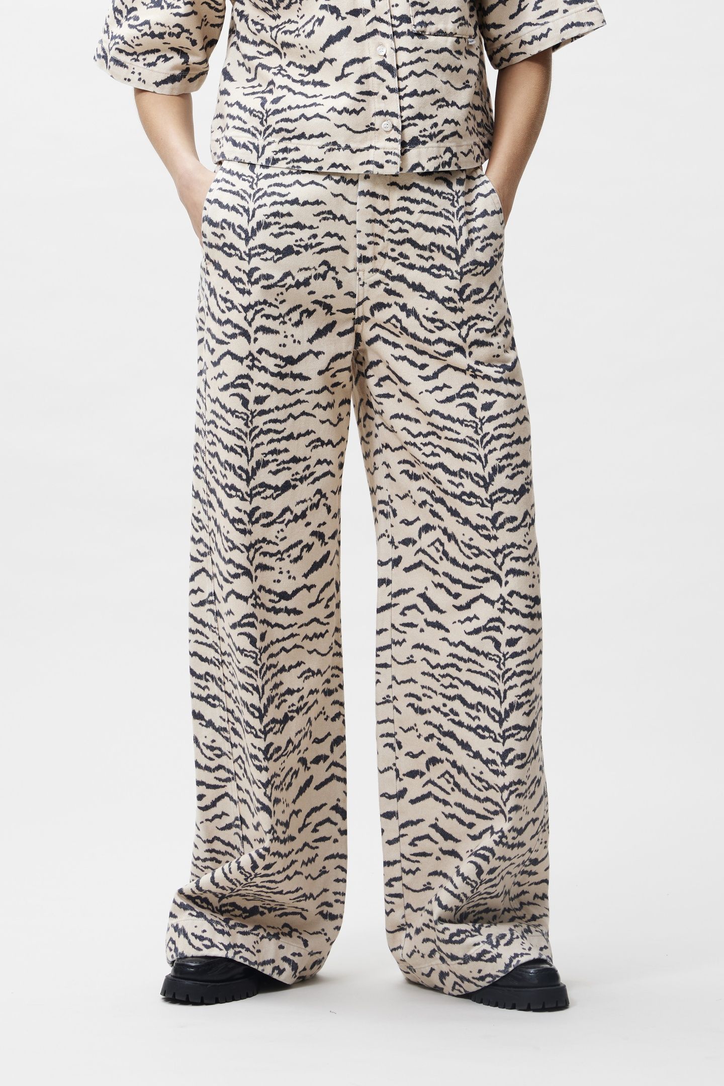WIDE LEG TIGER JEANS INCENSE 3