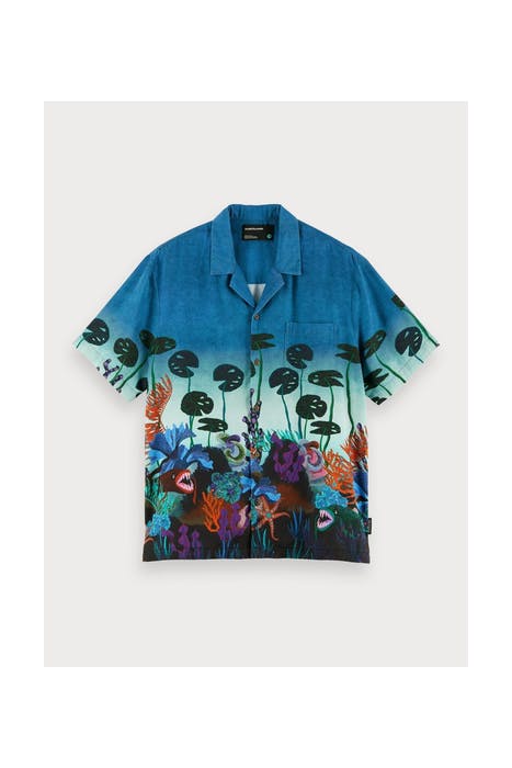 TENCEL™ SHIRT WITH HAWAIIAN DETAILS AND PLACEMENT PRINT COMB 1