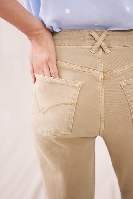KATY RELAXED SLIM JEANS  NAT 2