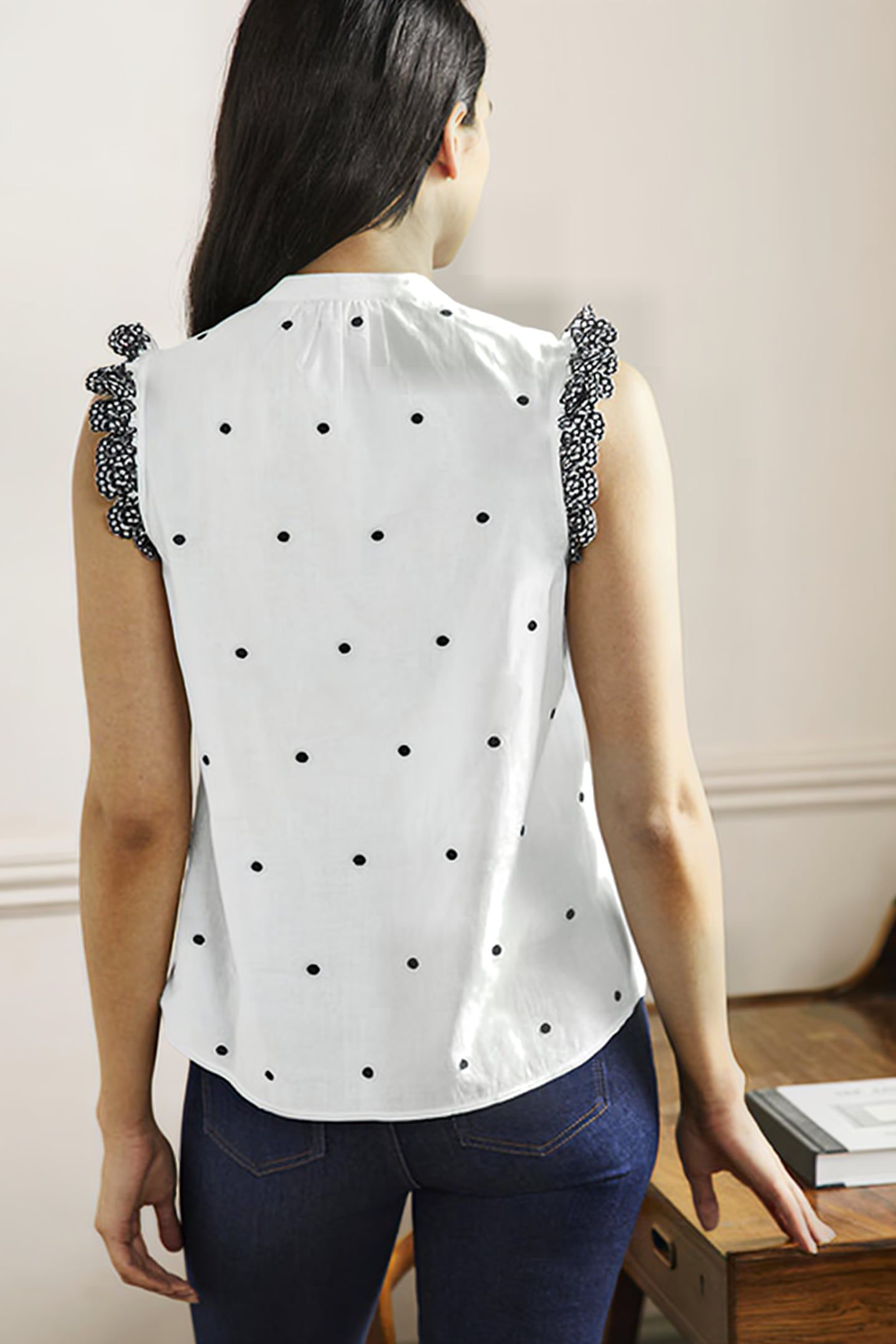 SLEEVELESS EMBROIDERED SHIRT WTH 2