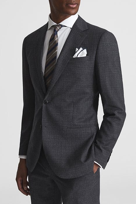 DUNN BLAZER CHARCOAL BLAZER — THE MODEL IS WEARING A SIZE 38 4