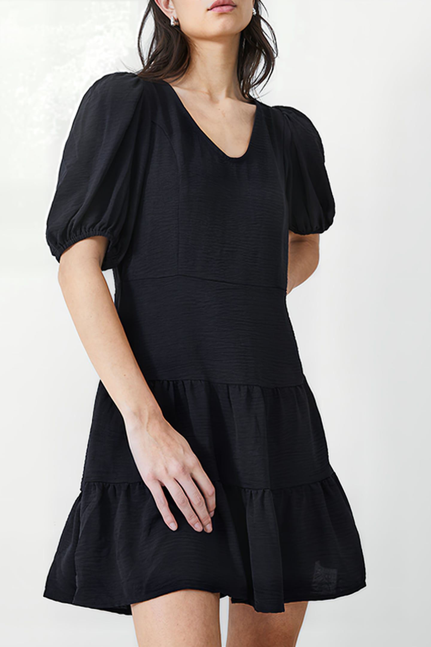 VEE TIERED CRINKLE DRESS KNEE BLACK 1