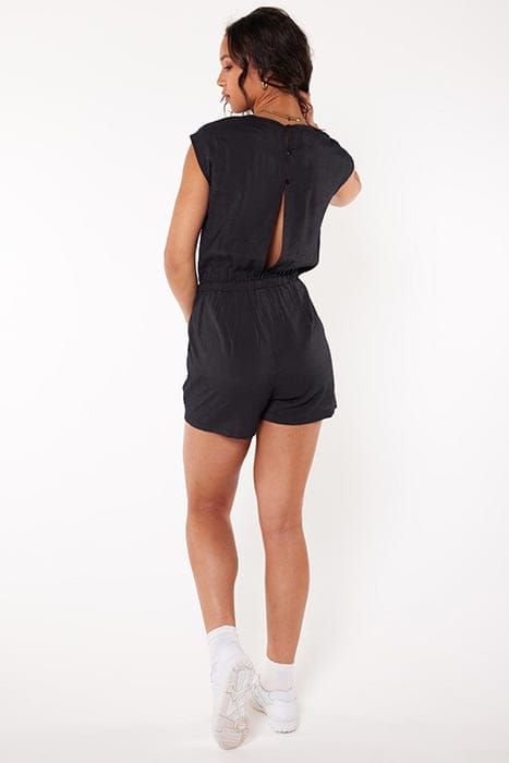 NAOLA BLACK 3