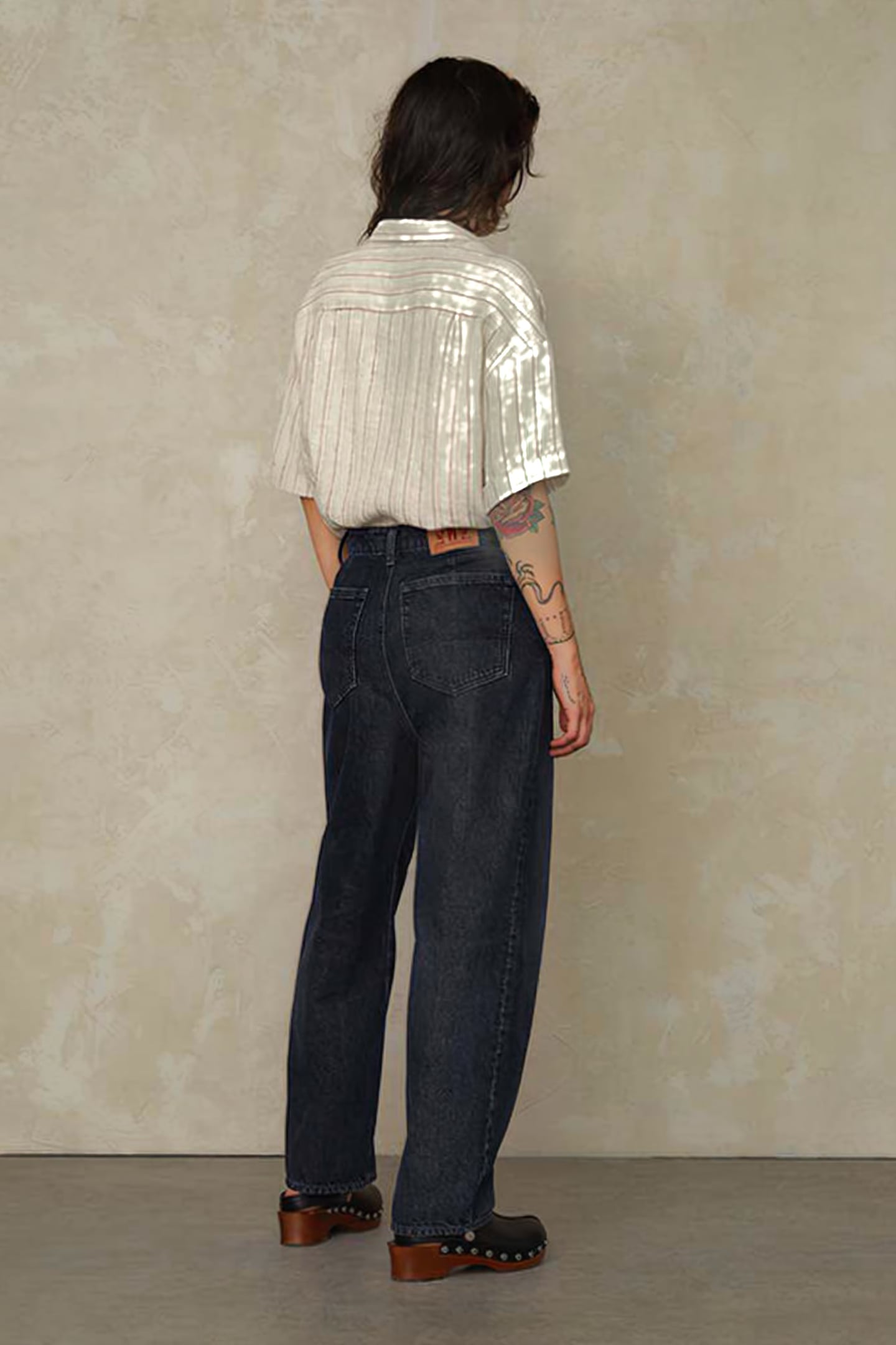 LEILA CROPPED CLEAN BURGOS RECYCLED DARK 2
