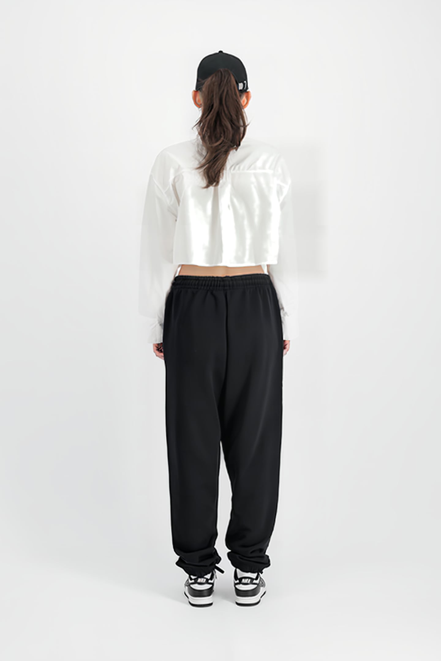ALPHA ESSENTIALS RL JOGGER BLACK 4