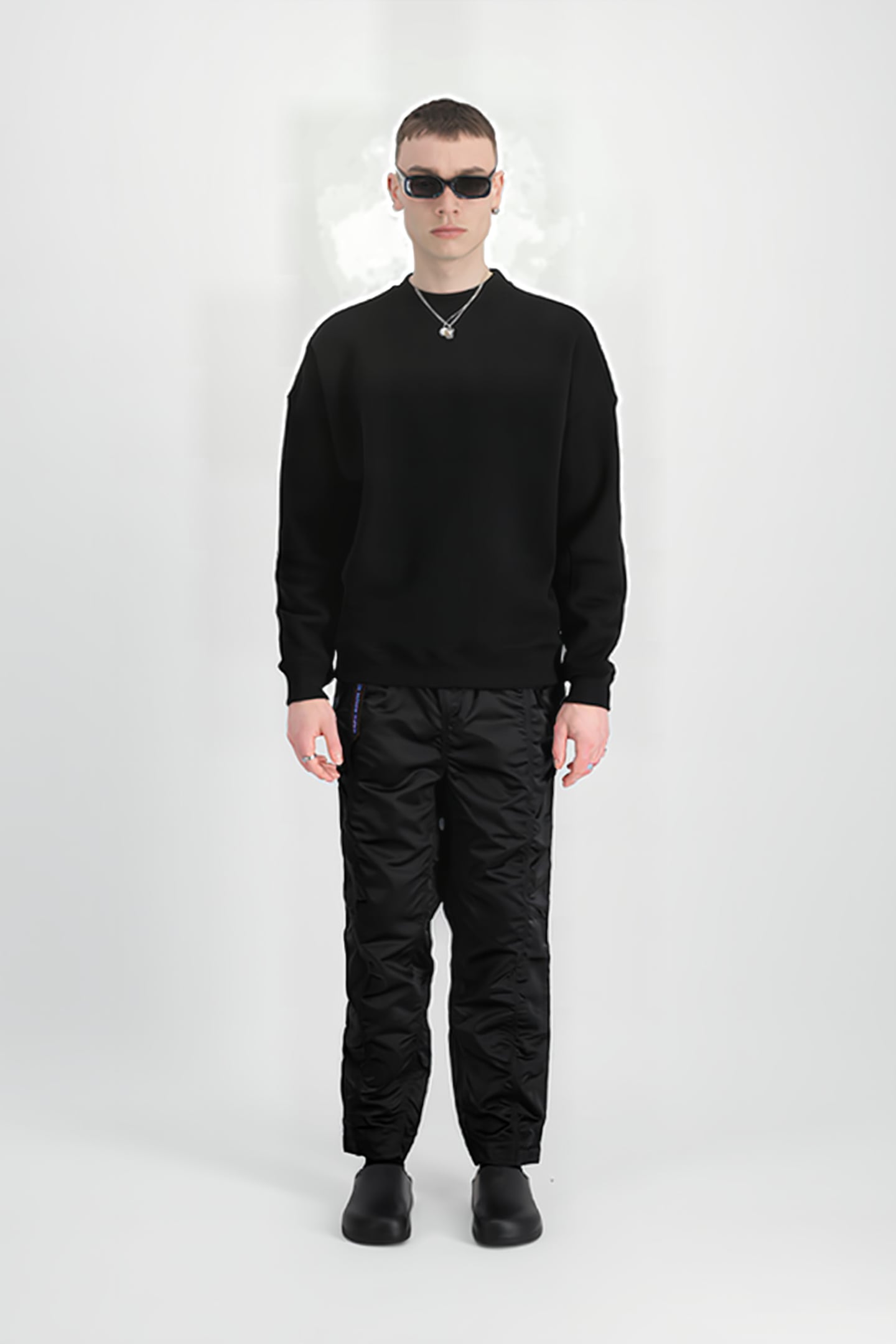CREWNECK UV BLACK 1