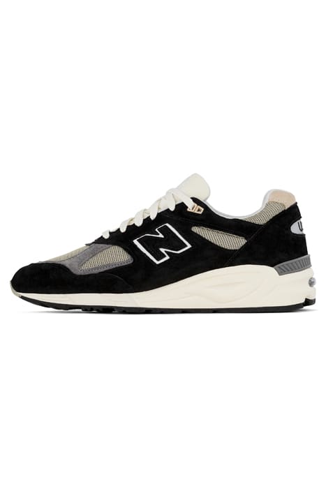 M990TE2 MADE IN USA SNEAKERS IN BLACK 6