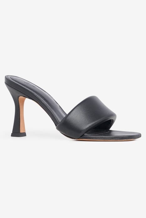 YOLANDA BLACK 3