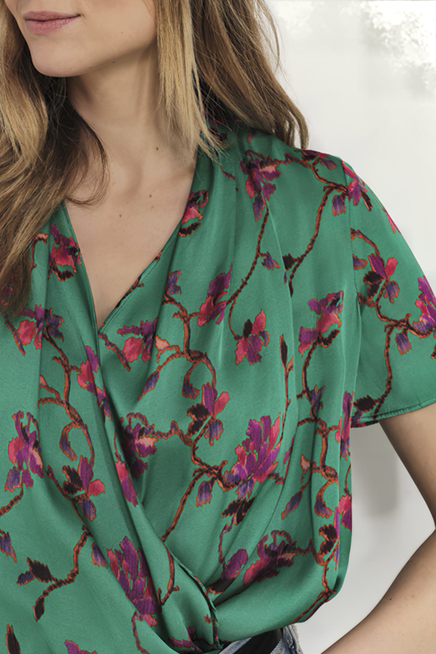 COREY - GREEN GRASS LENZING™ ECOVERO™ FESTIVE FLOWER PRINT T 3