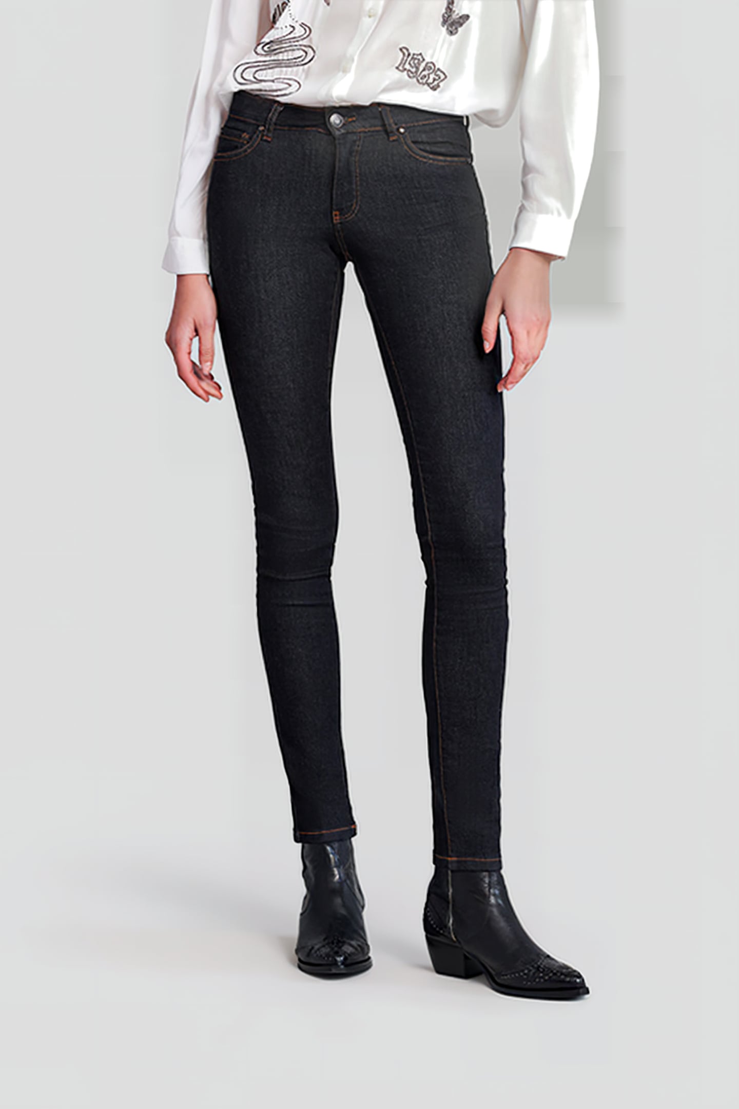 BLACK LOW WAIST SLIM JEANS 1