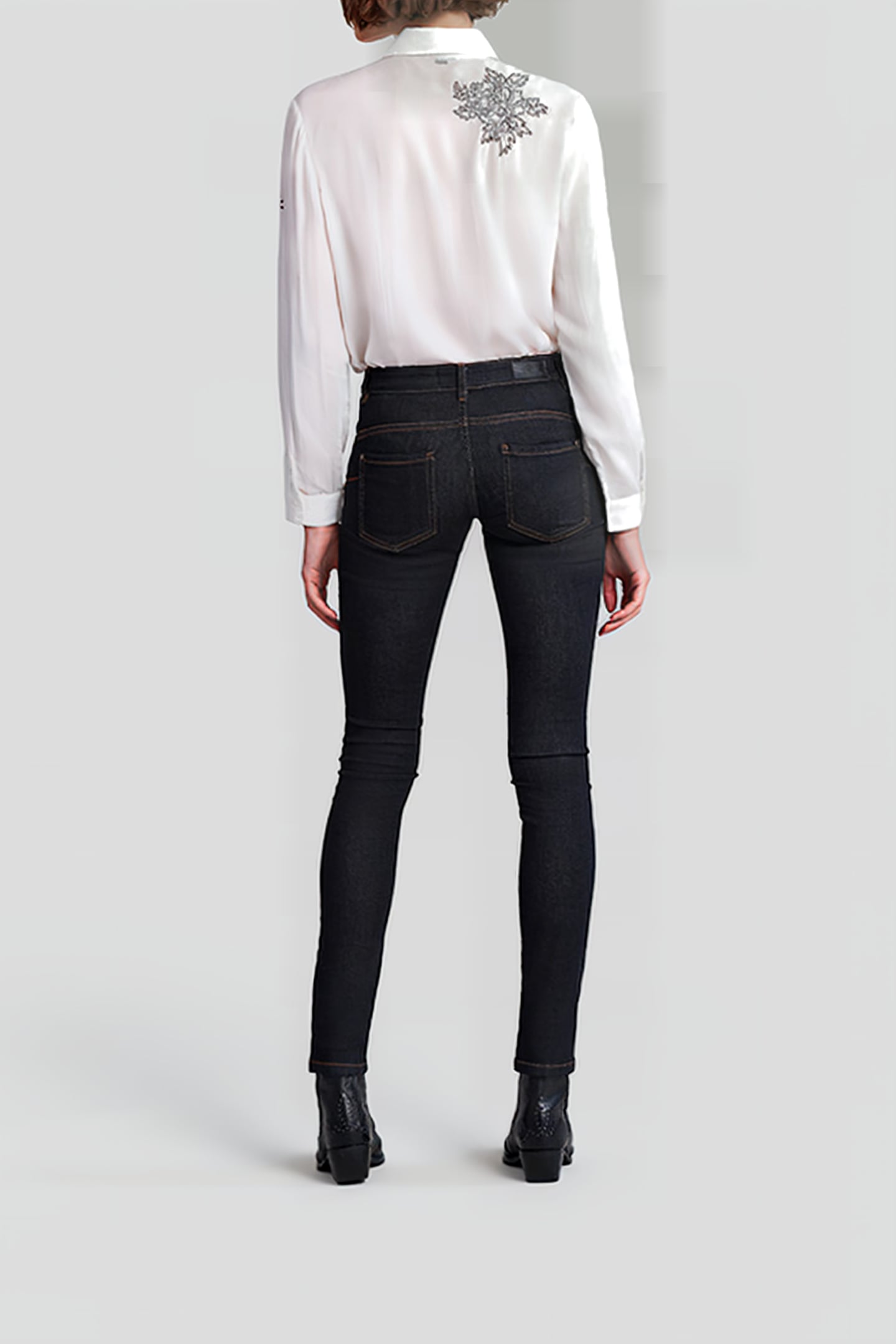 BLACK LOW WAIST SLIM JEANS 4