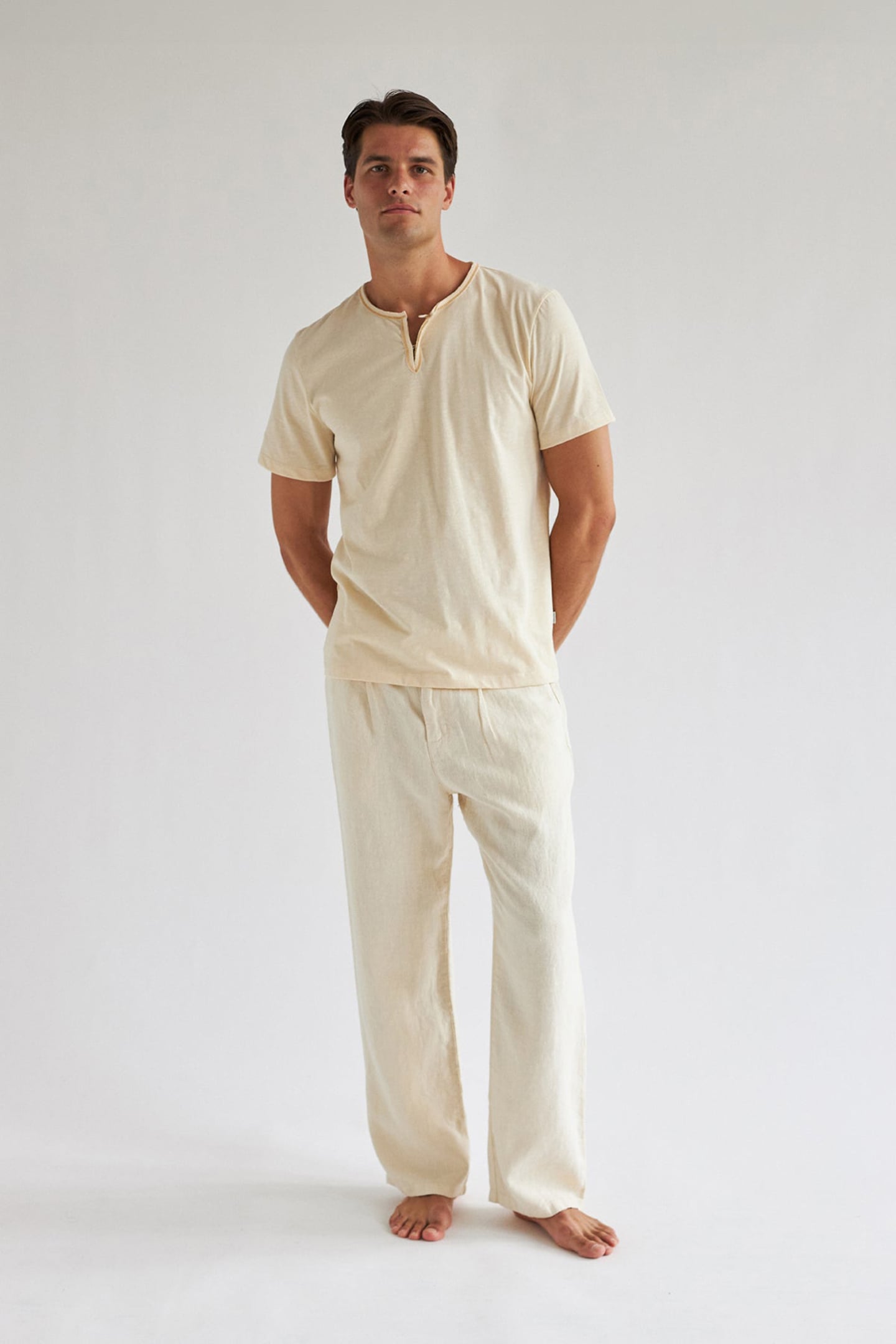 CRAMPTON - ANTIQUE WHITE 1