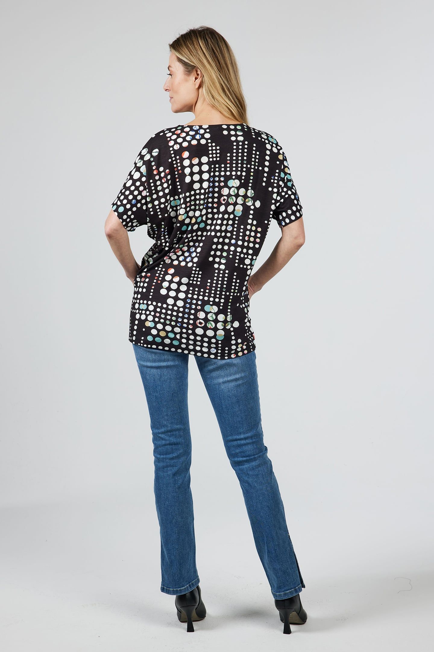 LOOSE V-TEE FAYE PRINT BLACK WITH SECRET DOT PRINT 3