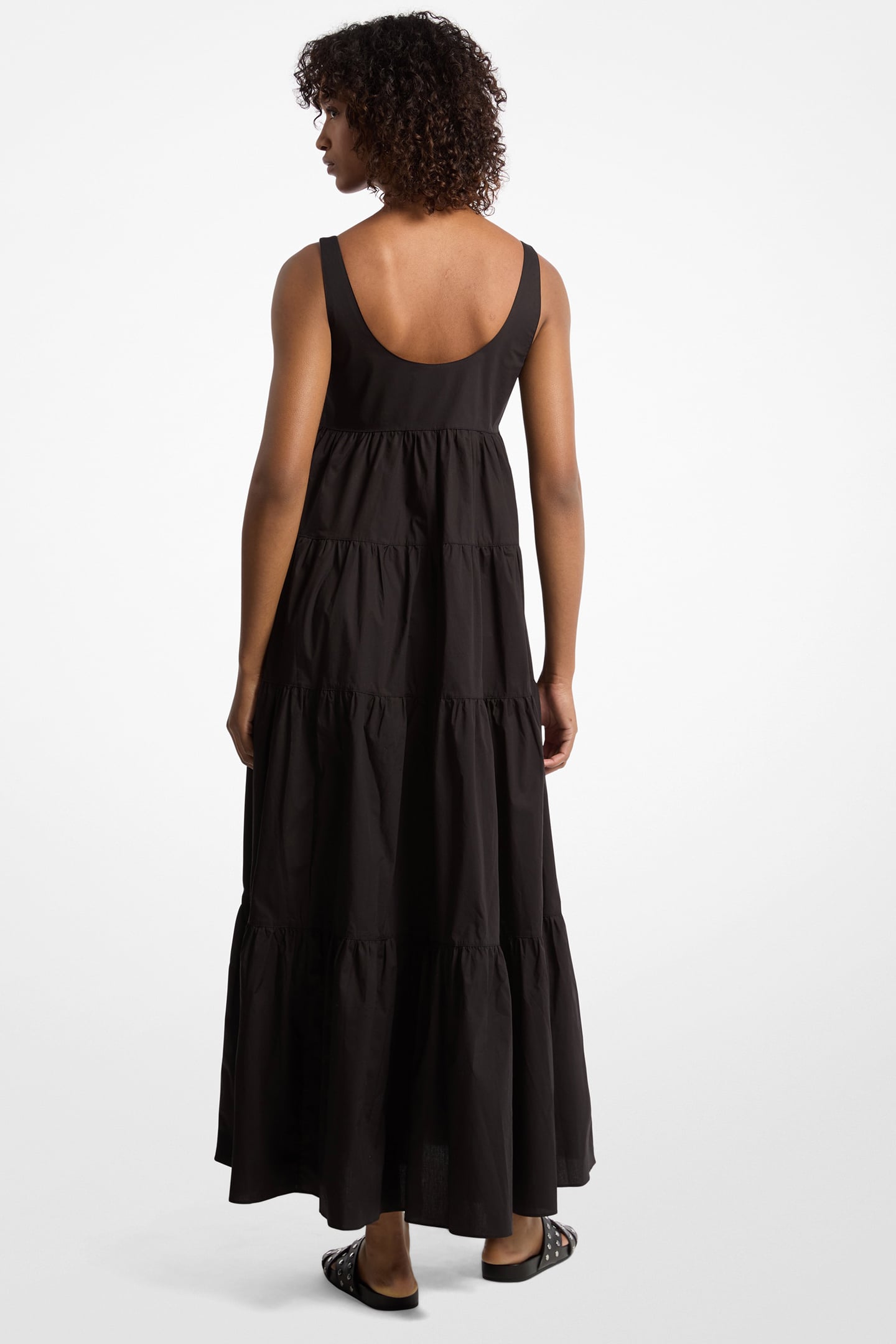 SCOOP NECK TIER DRESS IN BLACK 2