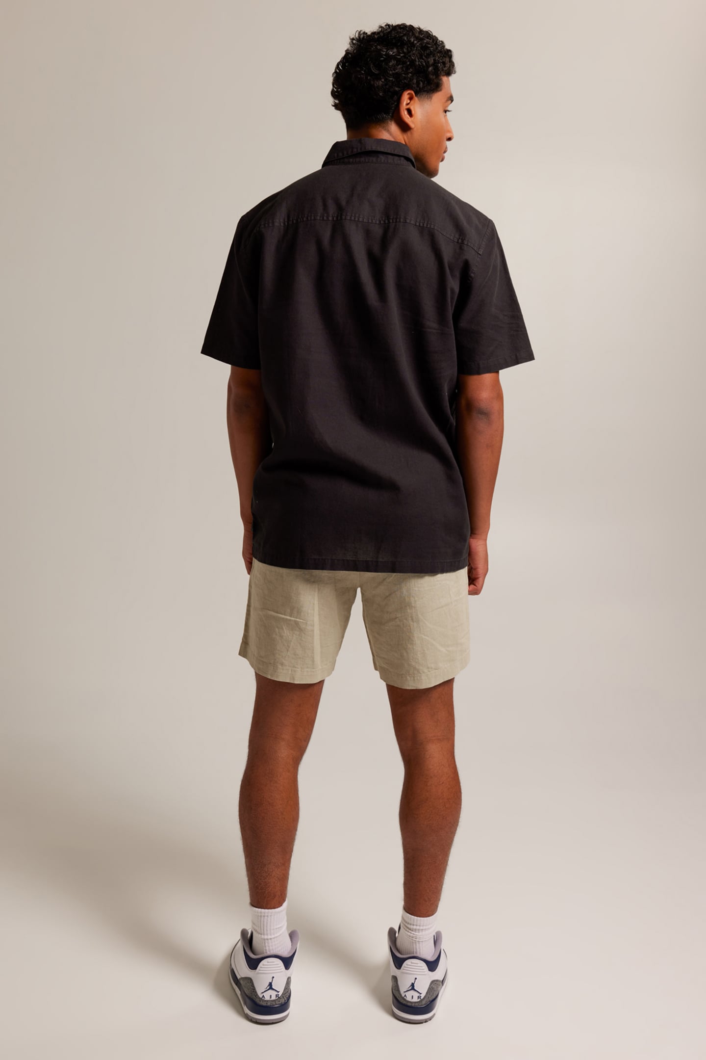 IZAN DULL BLACK 2