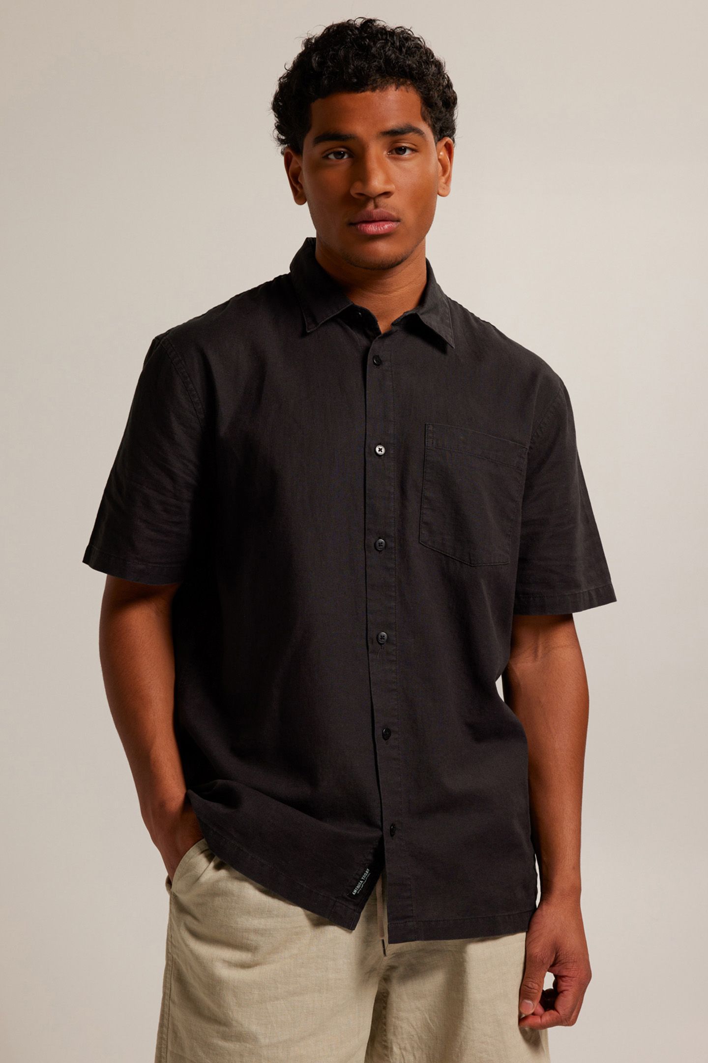 IZAN DULL BLACK 1