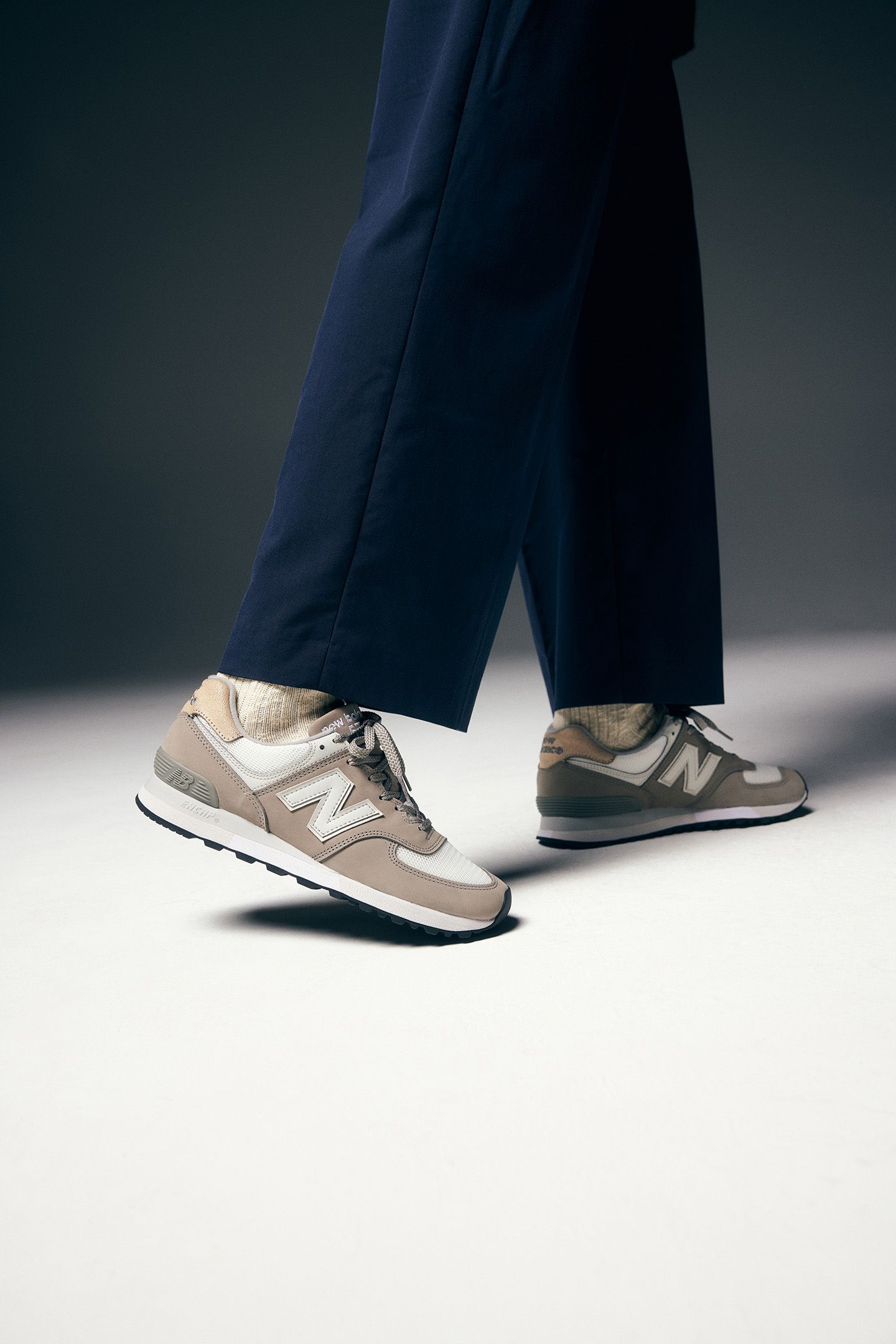 OU576FLB MADE IN UK SNEAKERS IN FLINT GRAY 2