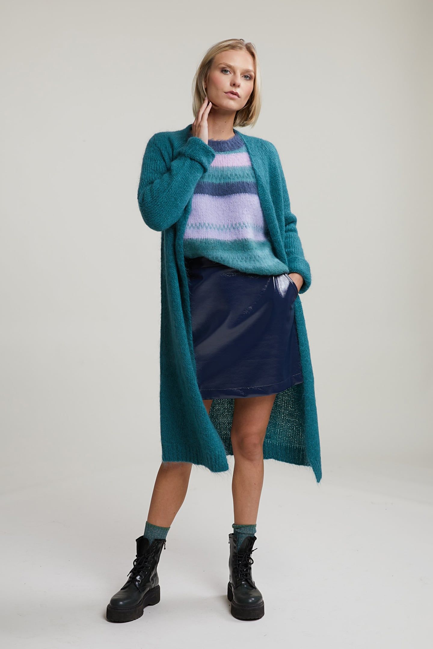 GREEN V-NECK CARDIGAN LONG SLEEVES 3