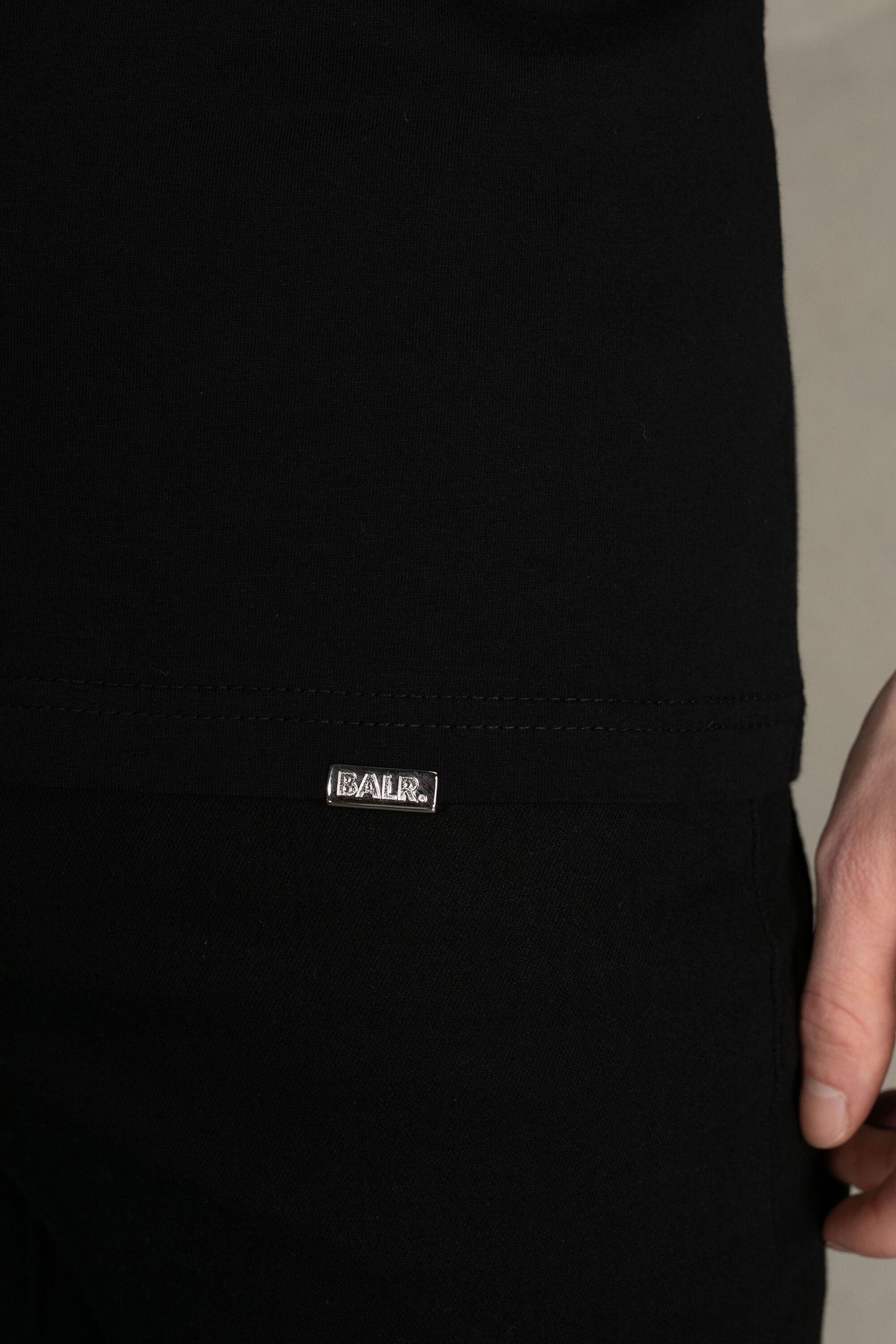 BALR. CLASSIC METAL CLIP STRAIGHT FIT T-SHIRT JET BLACK 5