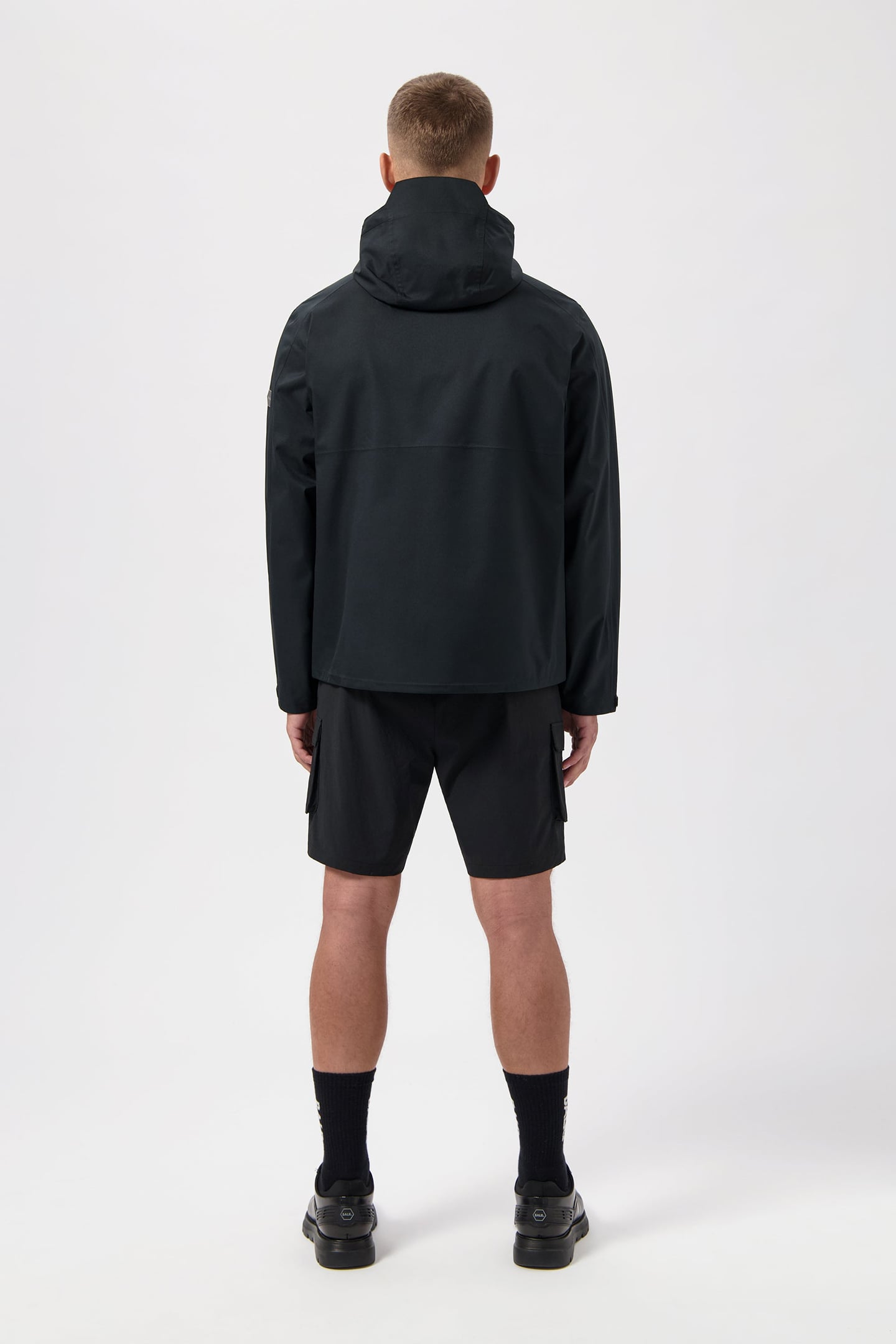 HEX BADGE RAIN JACKET JET BLACK 2