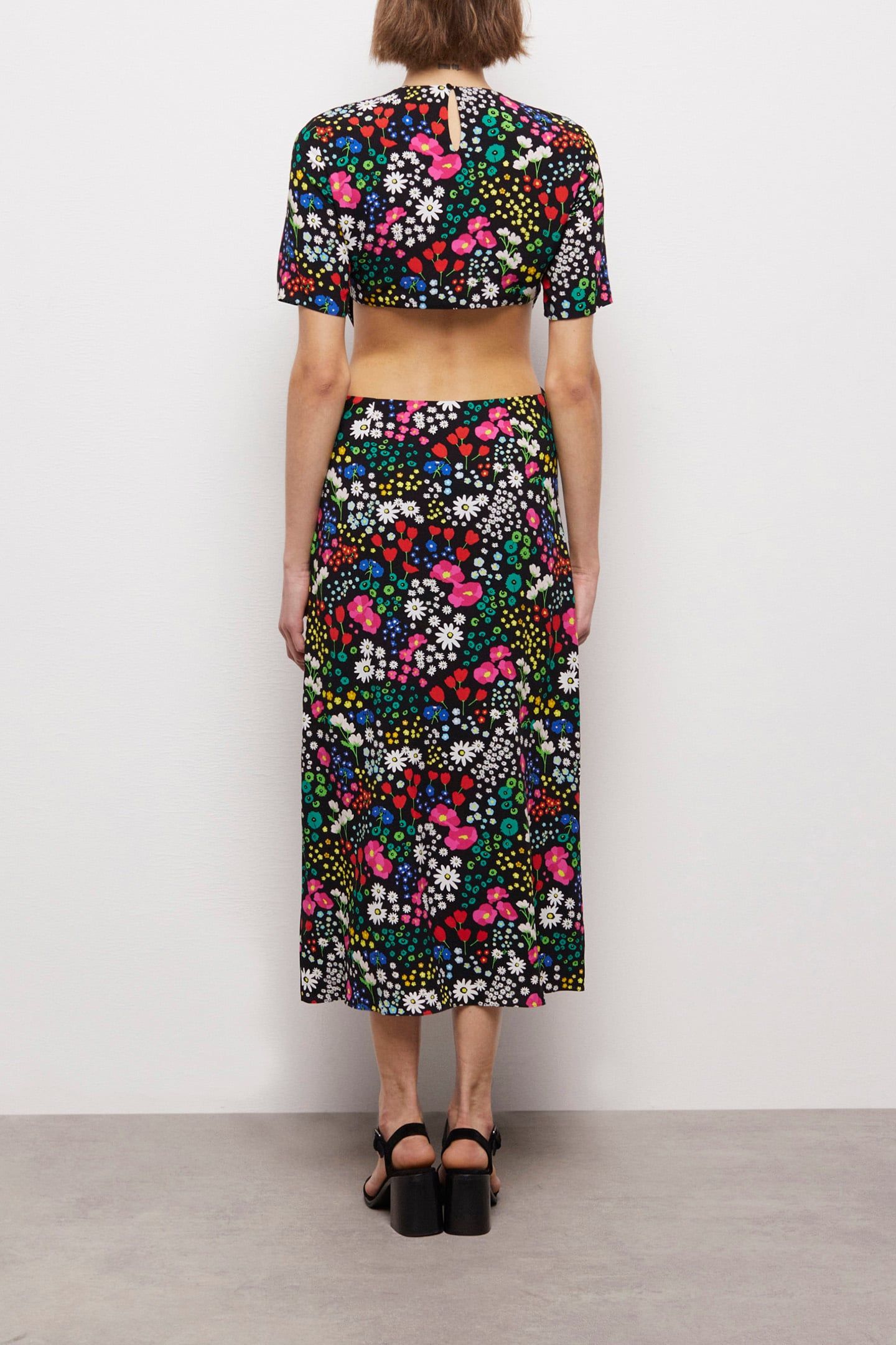 OPEN BACK LONG DRESS WITH SHORT SLEEVES MULTICOLOR 2